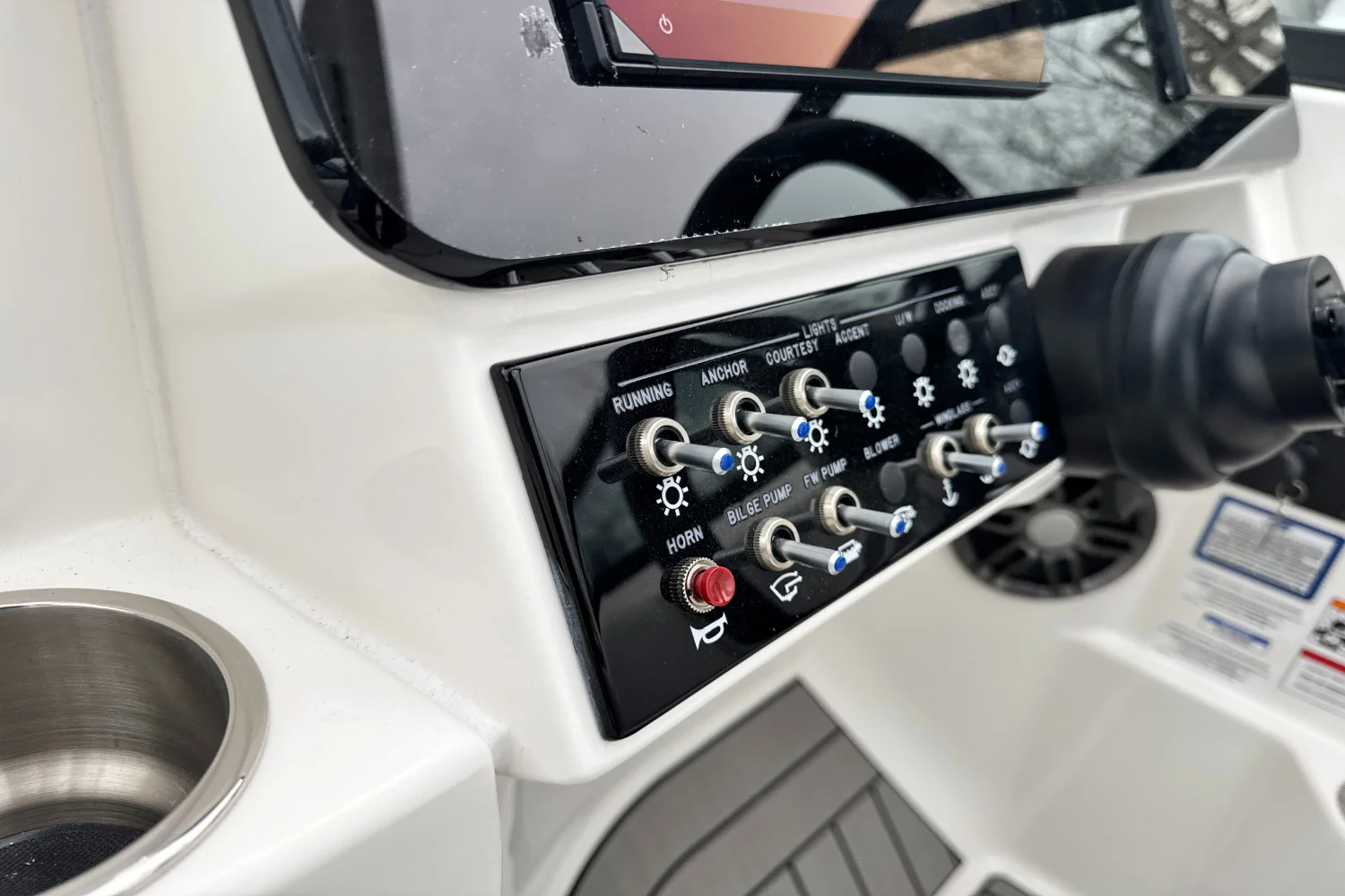 2026 Sea Ray SDX 270 Outboard Image Thumbnail #29