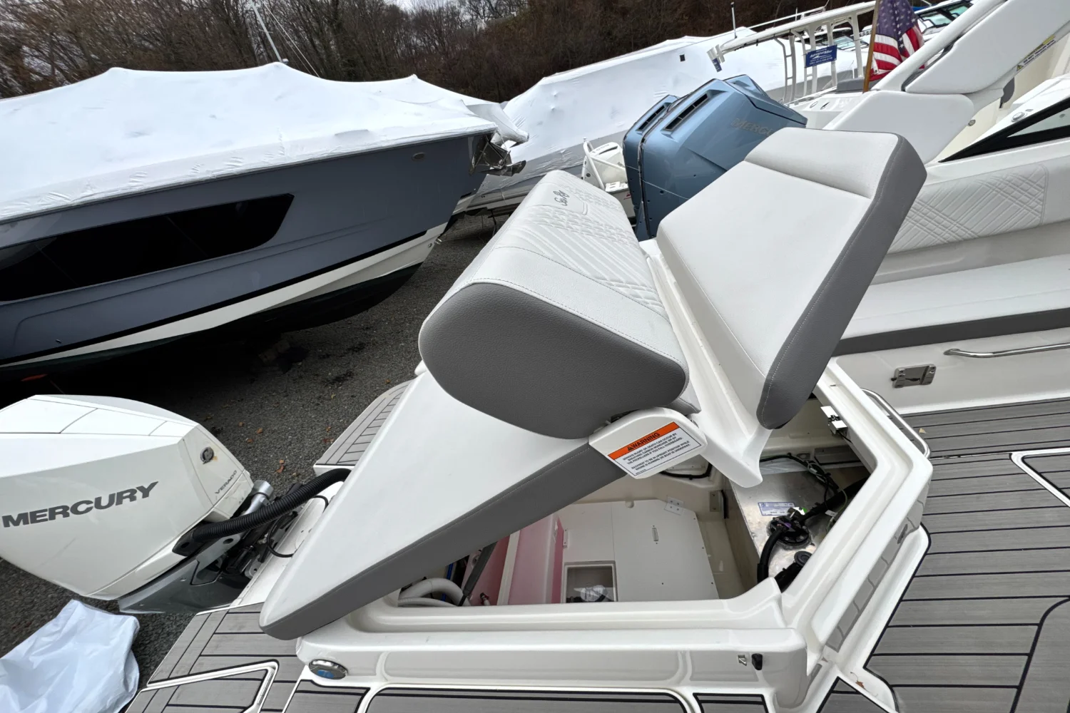 2026 Sea Ray SDX 270 Outboard Image Thumbnail #13