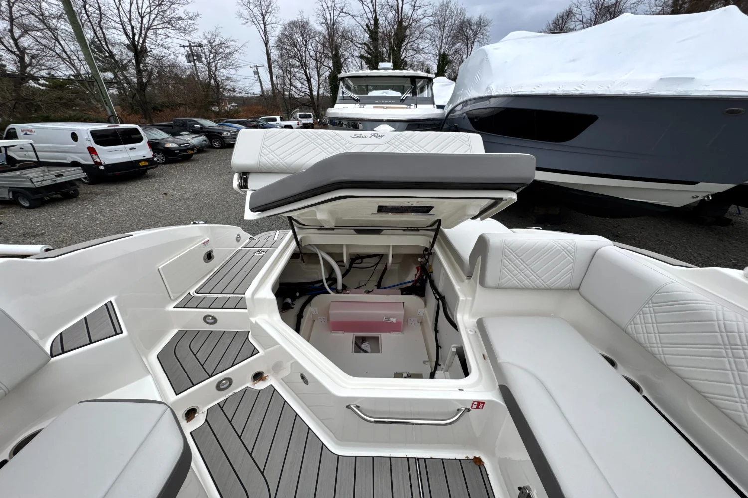 2026 Sea Ray SDX 270 Outboard Image Thumbnail #15