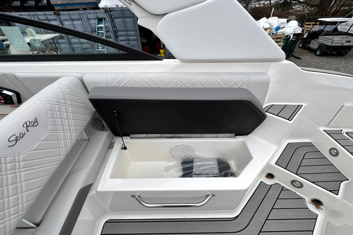 2026 Sea Ray SDX 270 Outboard Image Thumbnail #21