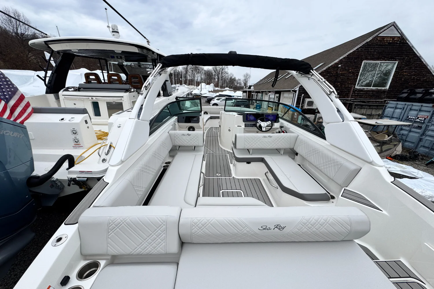 2026 Sea Ray SDX 270 Outboard Image Thumbnail #4