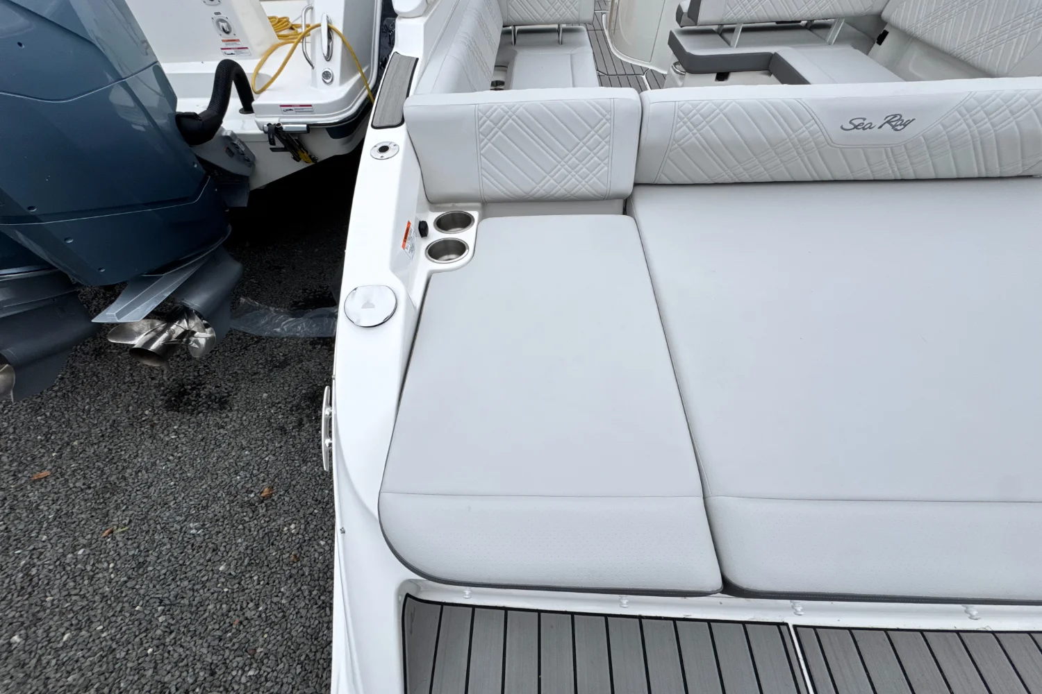 2026 Sea Ray SDX 270 Outboard Image Thumbnail #6