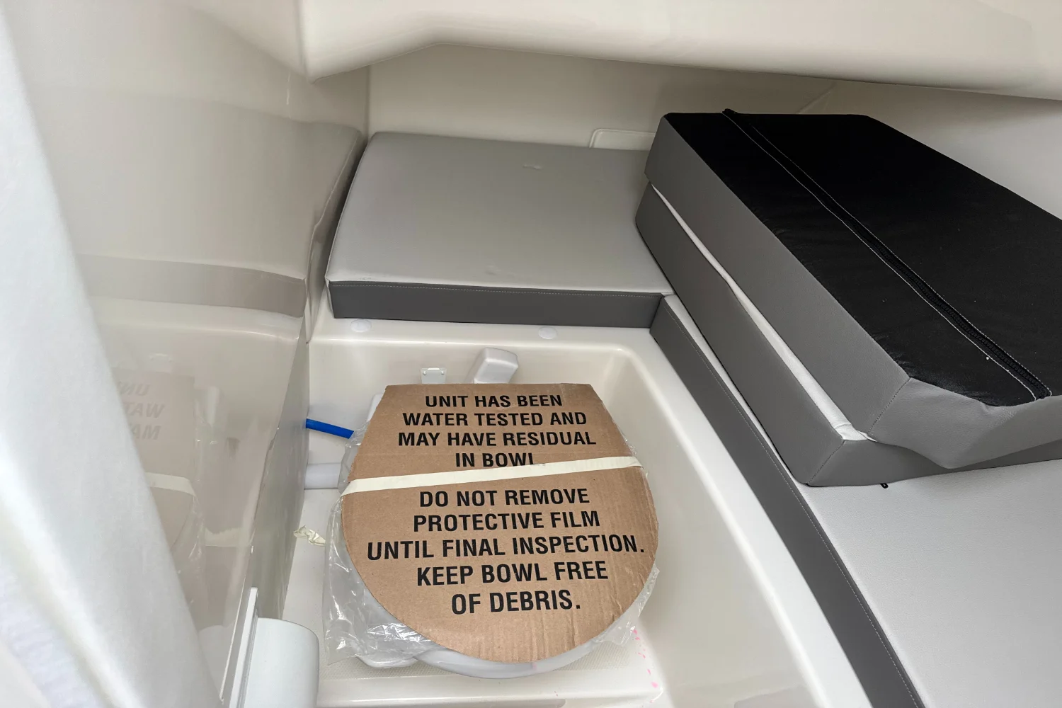 2026 Sea Ray SDX 270 Outboard Image Thumbnail #36