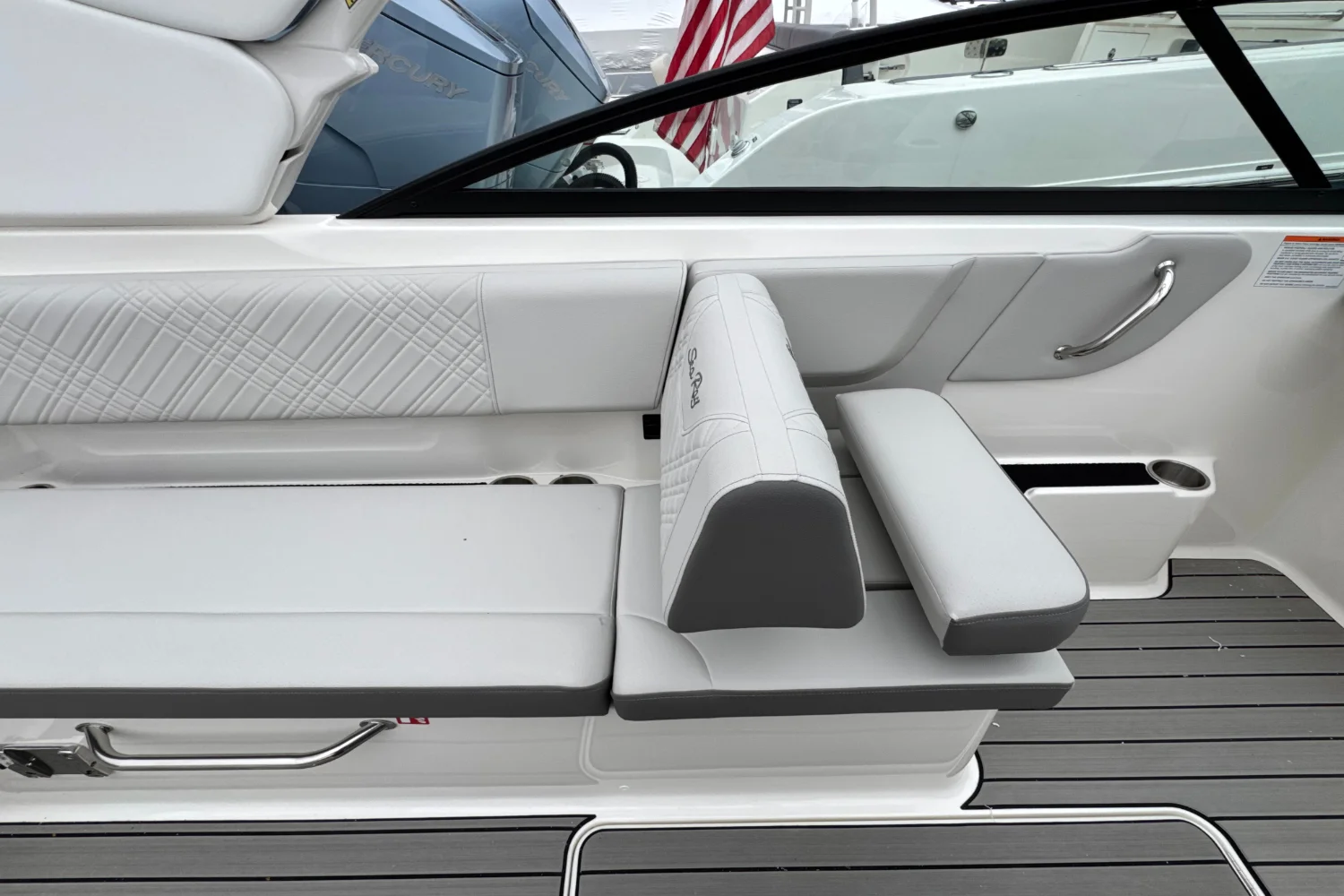 2026 Sea Ray SDX 270 Outboard Image Thumbnail #17