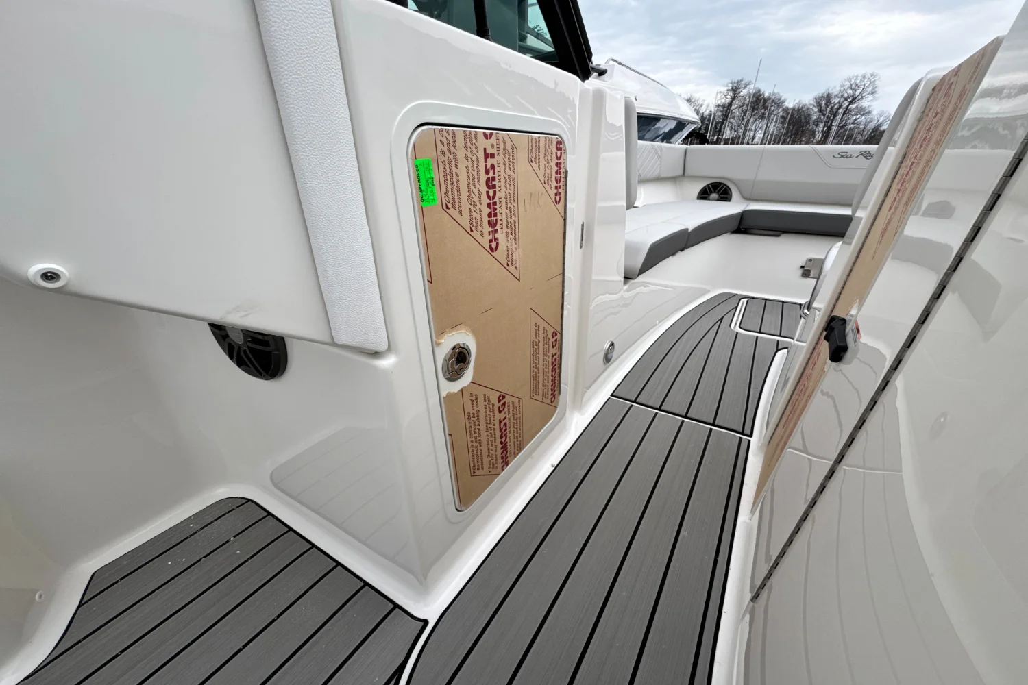 2026 Sea Ray SDX 270 Outboard Image Thumbnail #39