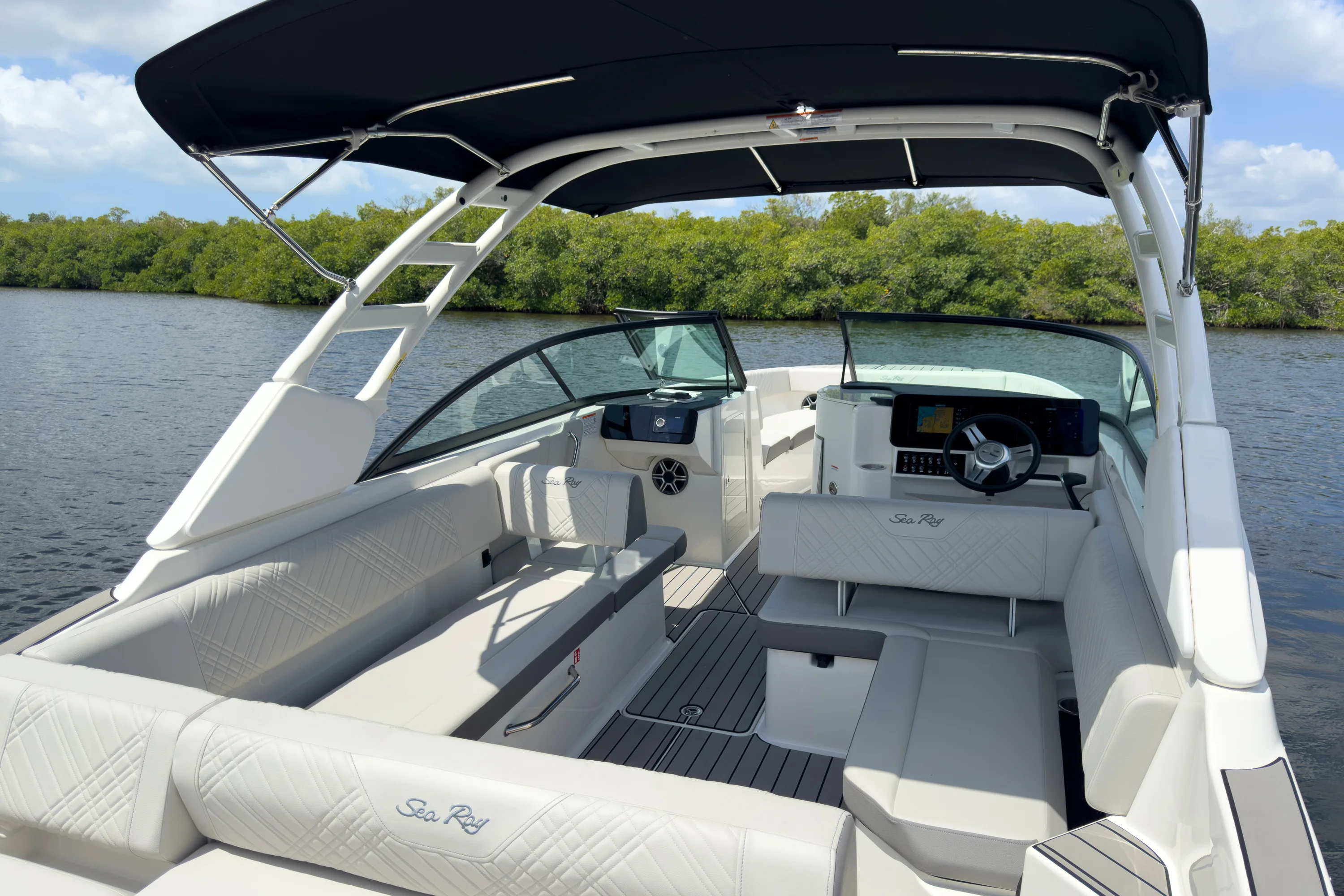 2026 Sea Ray SDX 270 Outboard Image Thumbnail #4