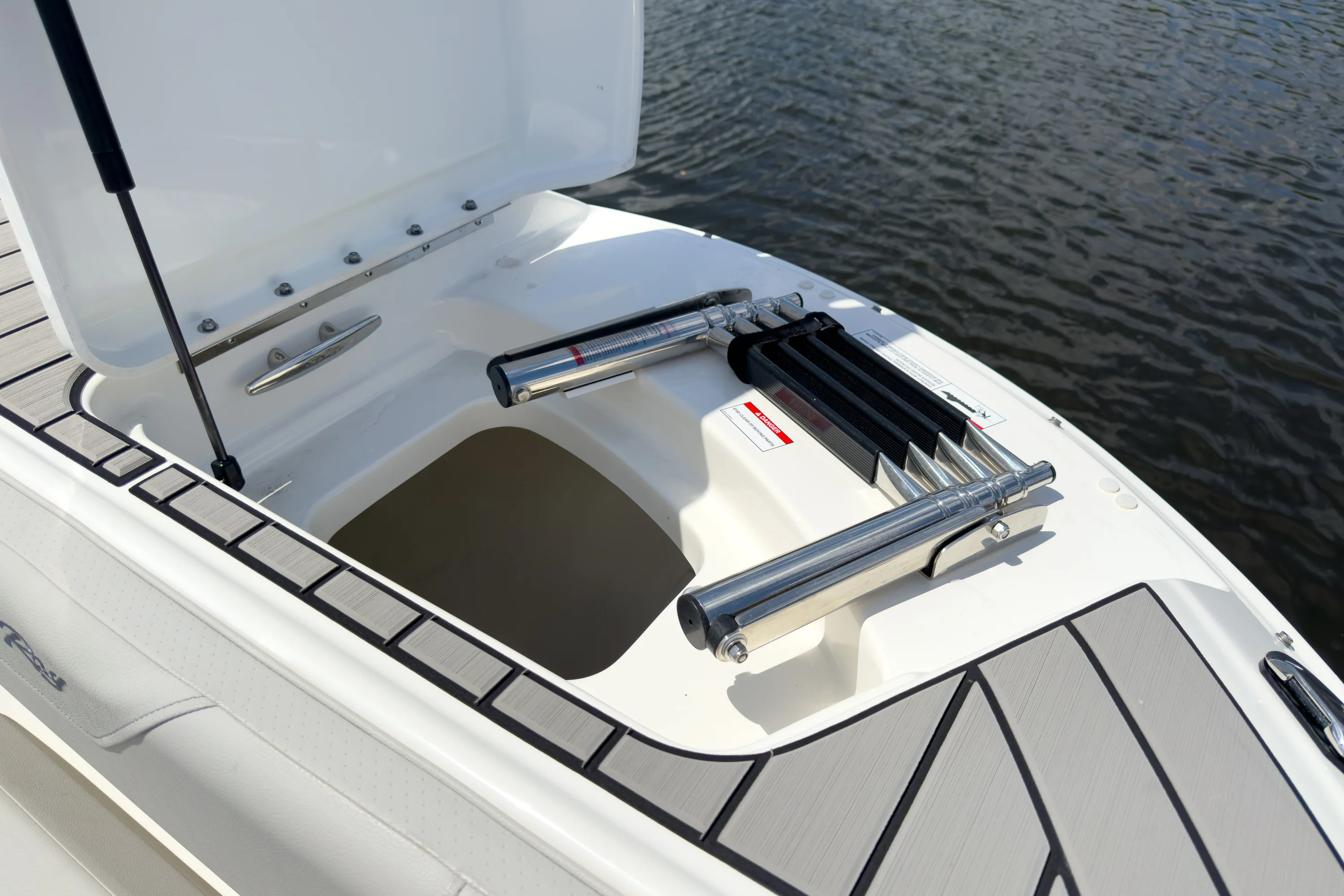 2026 Sea Ray SDX 270 Outboard Image Thumbnail #15