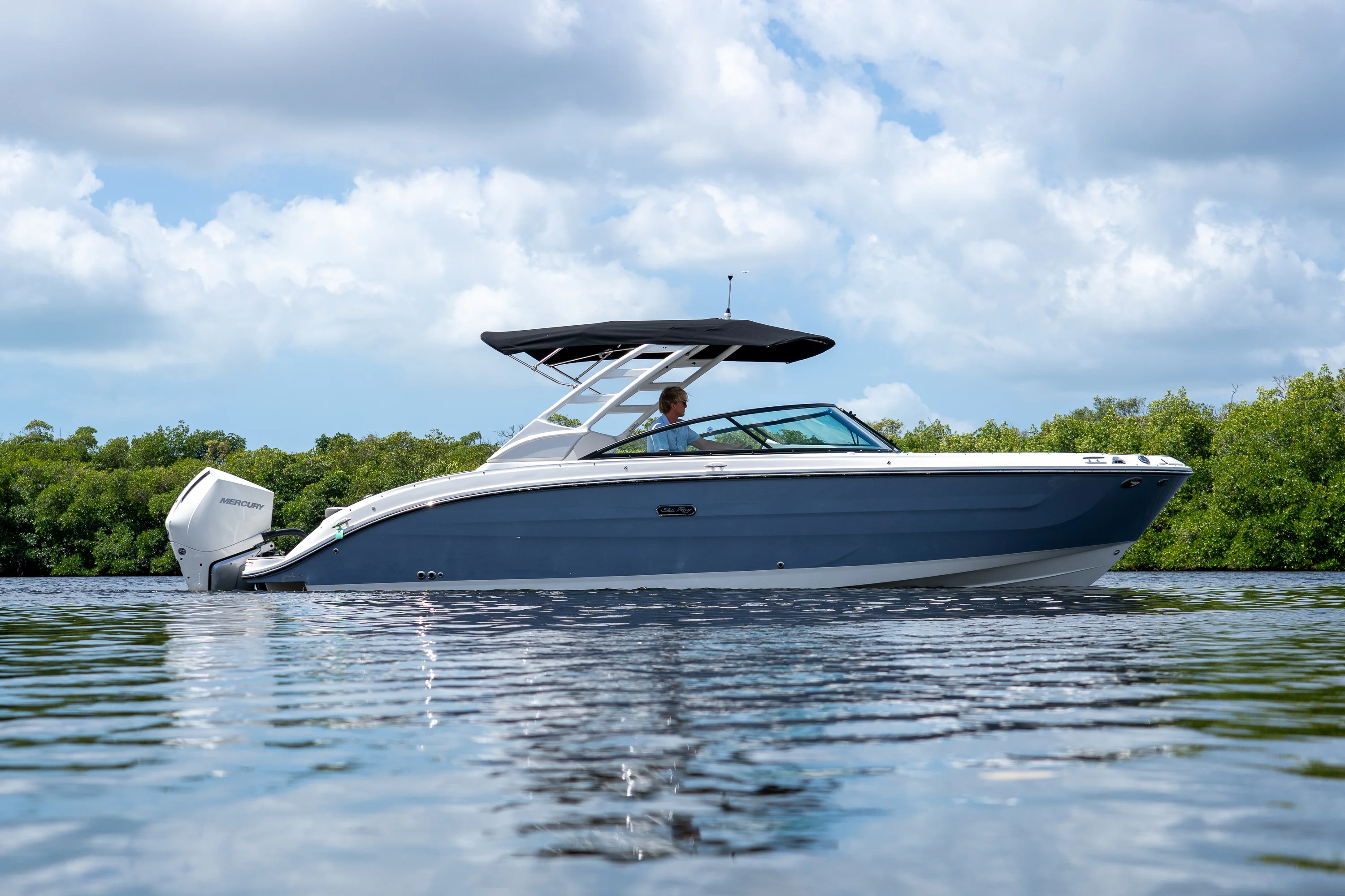 2026 Sea Ray SDX 270 Outboard Image Thumbnail #0