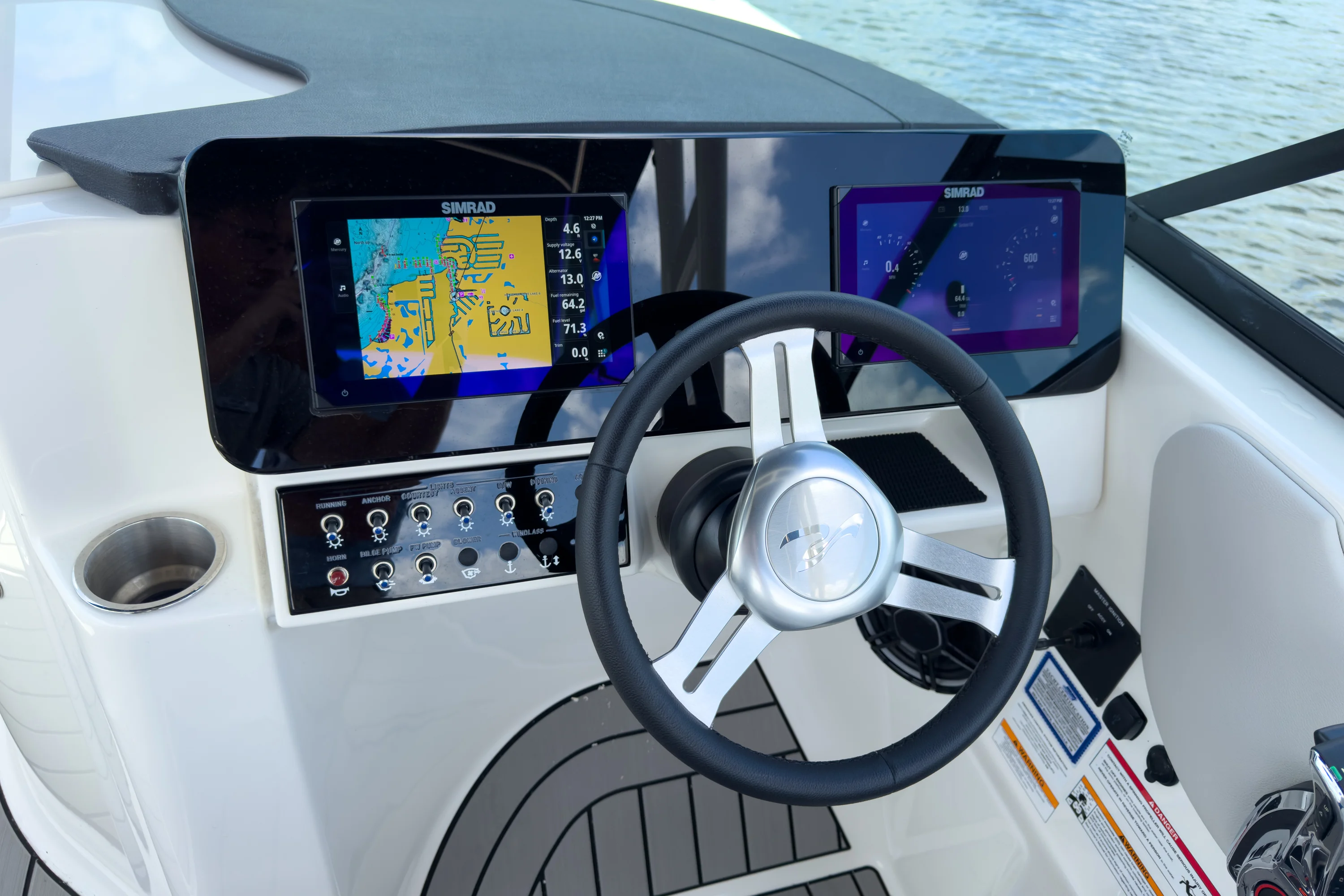 2026 Sea Ray SDX 270 Outboard Image Thumbnail #12