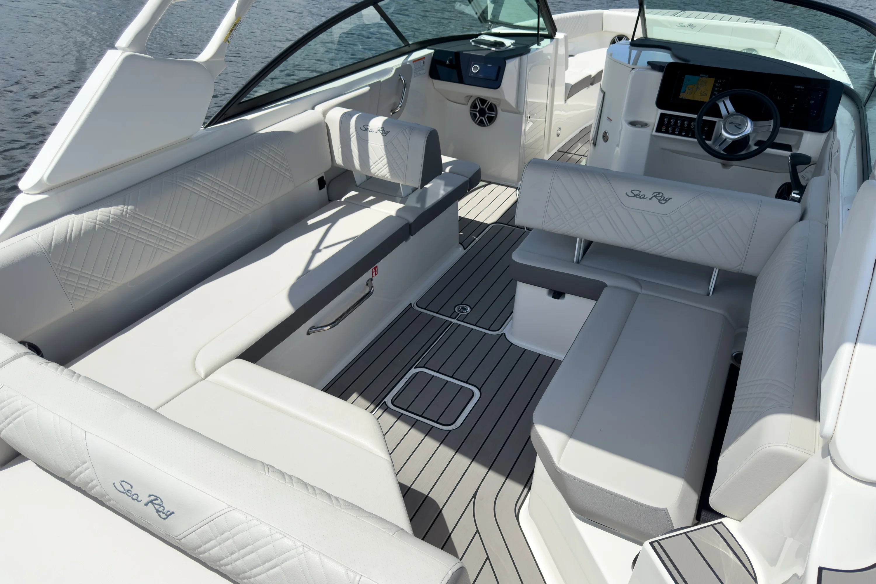 2026 Sea Ray SDX 270 Outboard Image Thumbnail #7