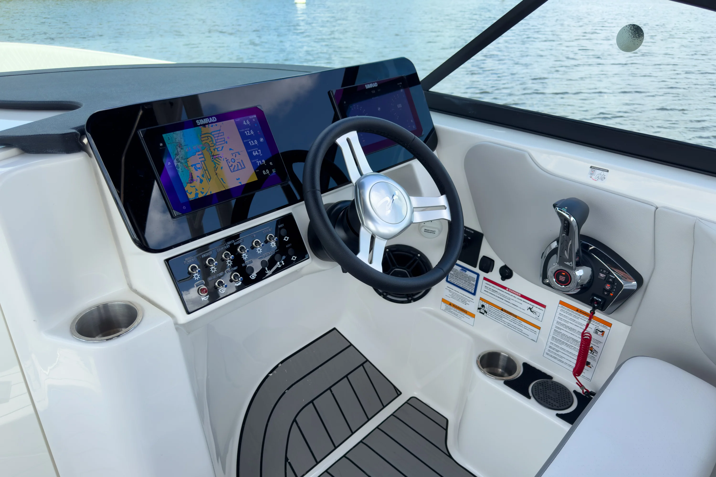 2026 Sea Ray SDX 270 Outboard Image Thumbnail #11