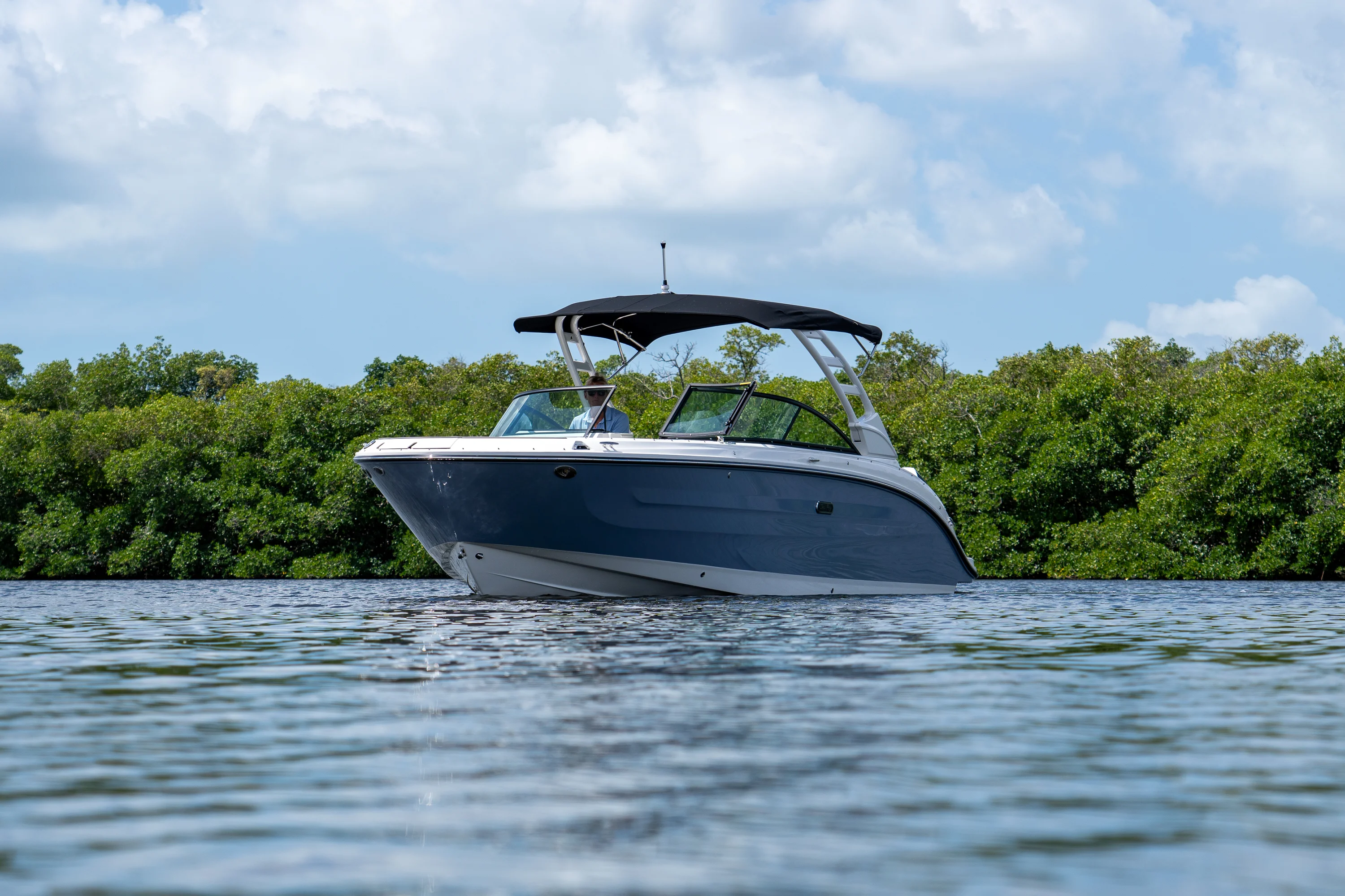 2026 Sea Ray SDX 270 Outboard Image Thumbnail #18