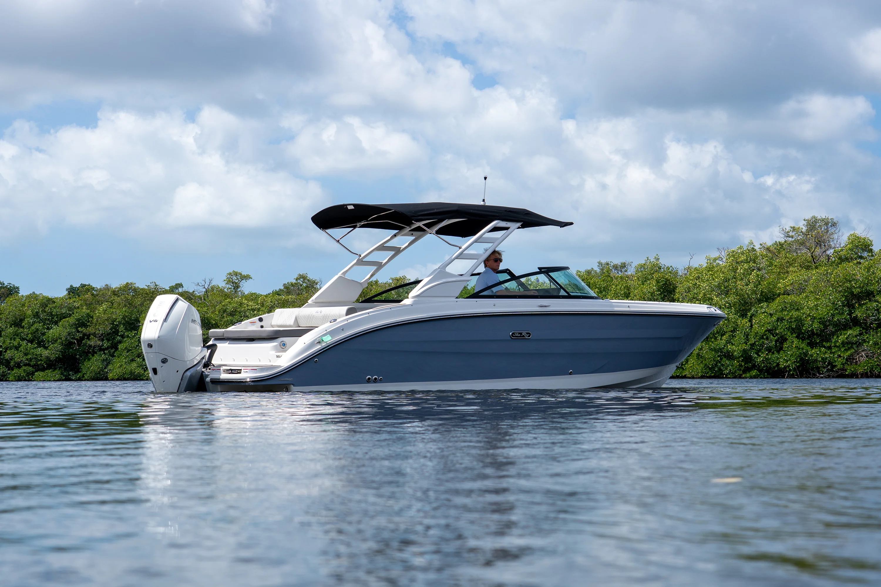 2026 Sea Ray SDX 270 Outboard Image Thumbnail #3