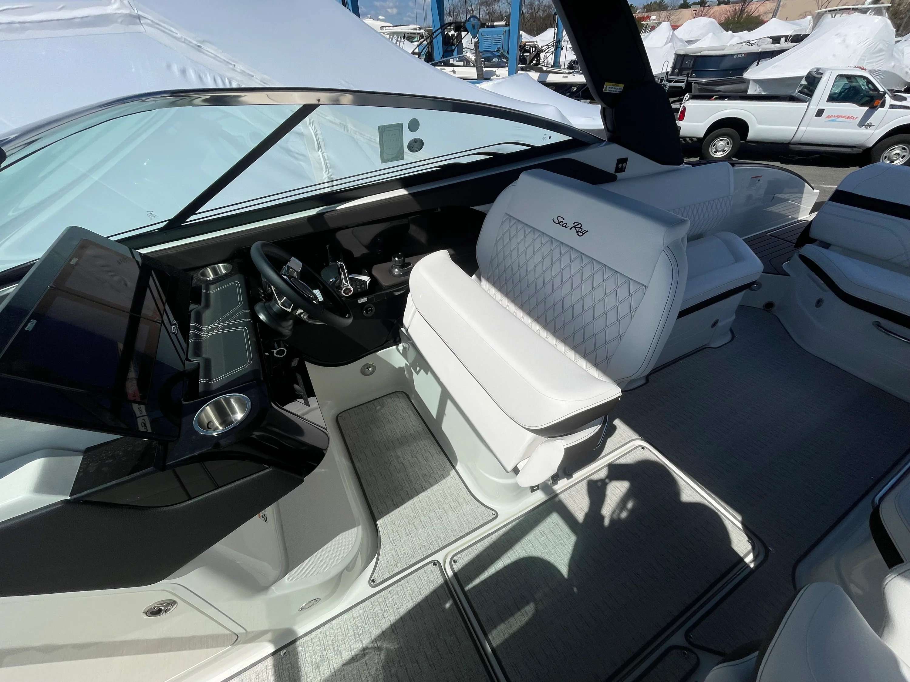 2026 Sea Ray SLX 280 Outboard Image Thumbnail #9