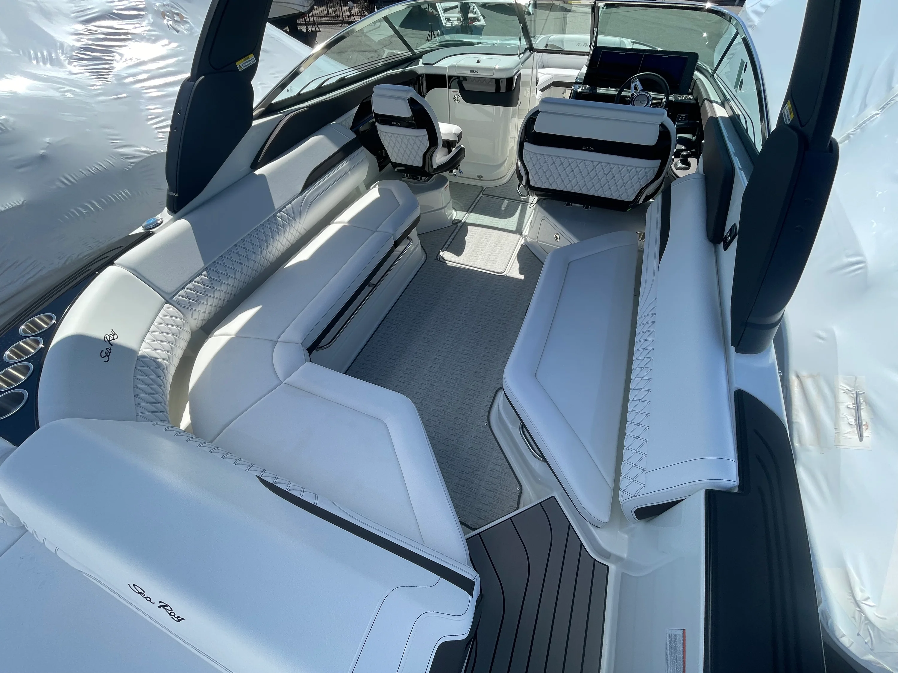 2026 Sea Ray SLX 280 Outboard Image Thumbnail #3