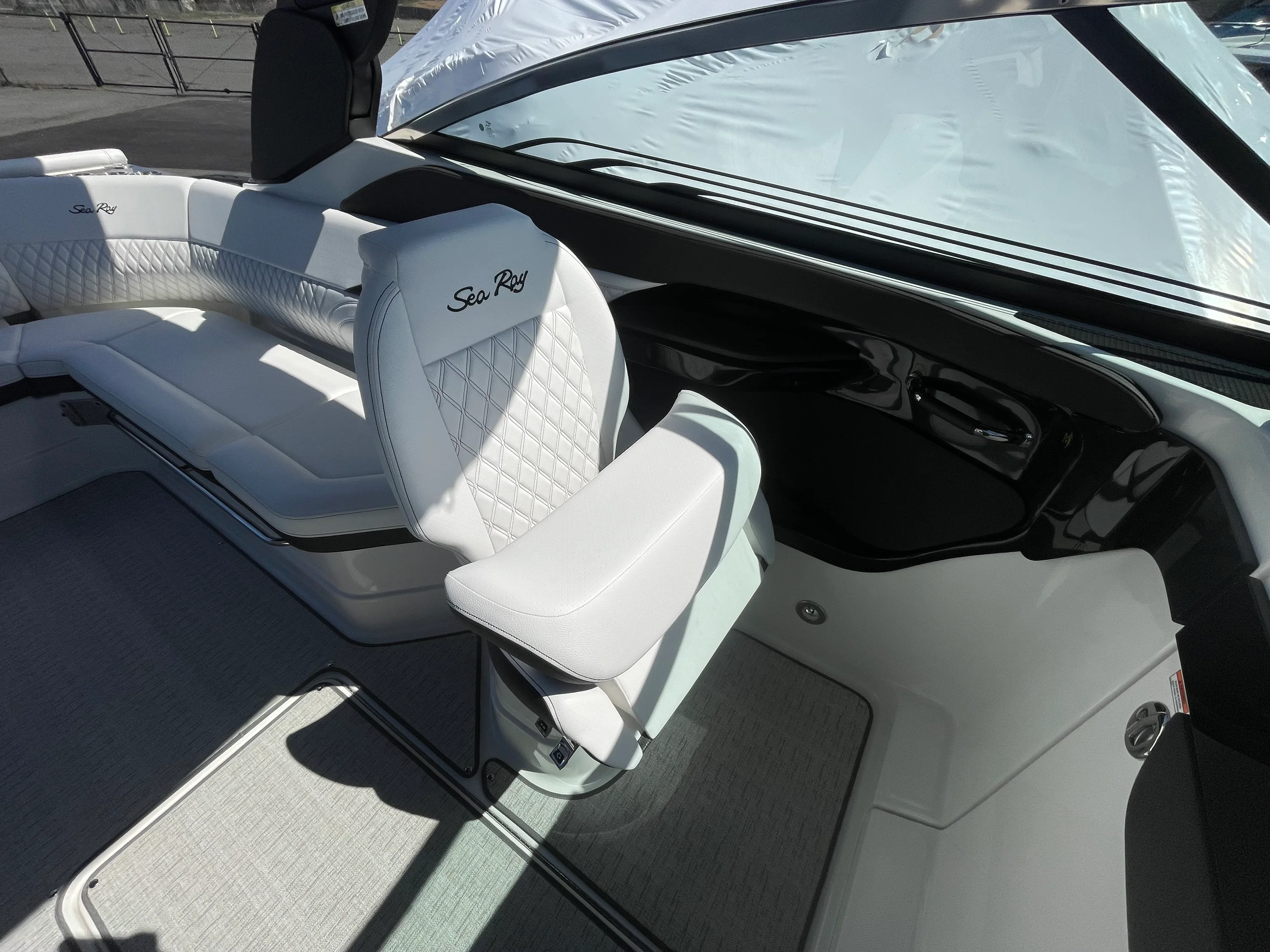 2026 Sea Ray SLX 280 Outboard Image Thumbnail #12