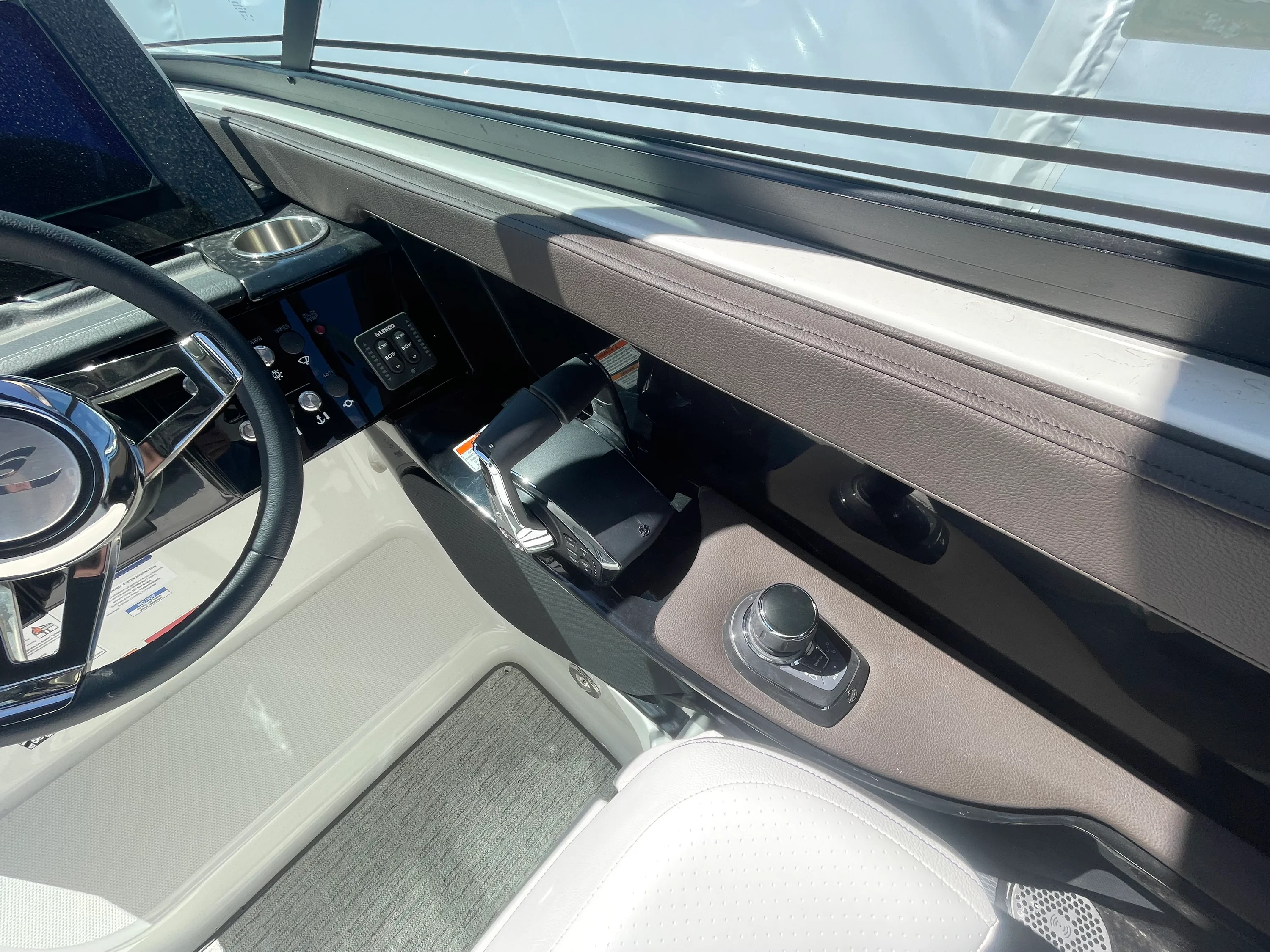 2026 Sea Ray SLX 280 Outboard Image Thumbnail #11