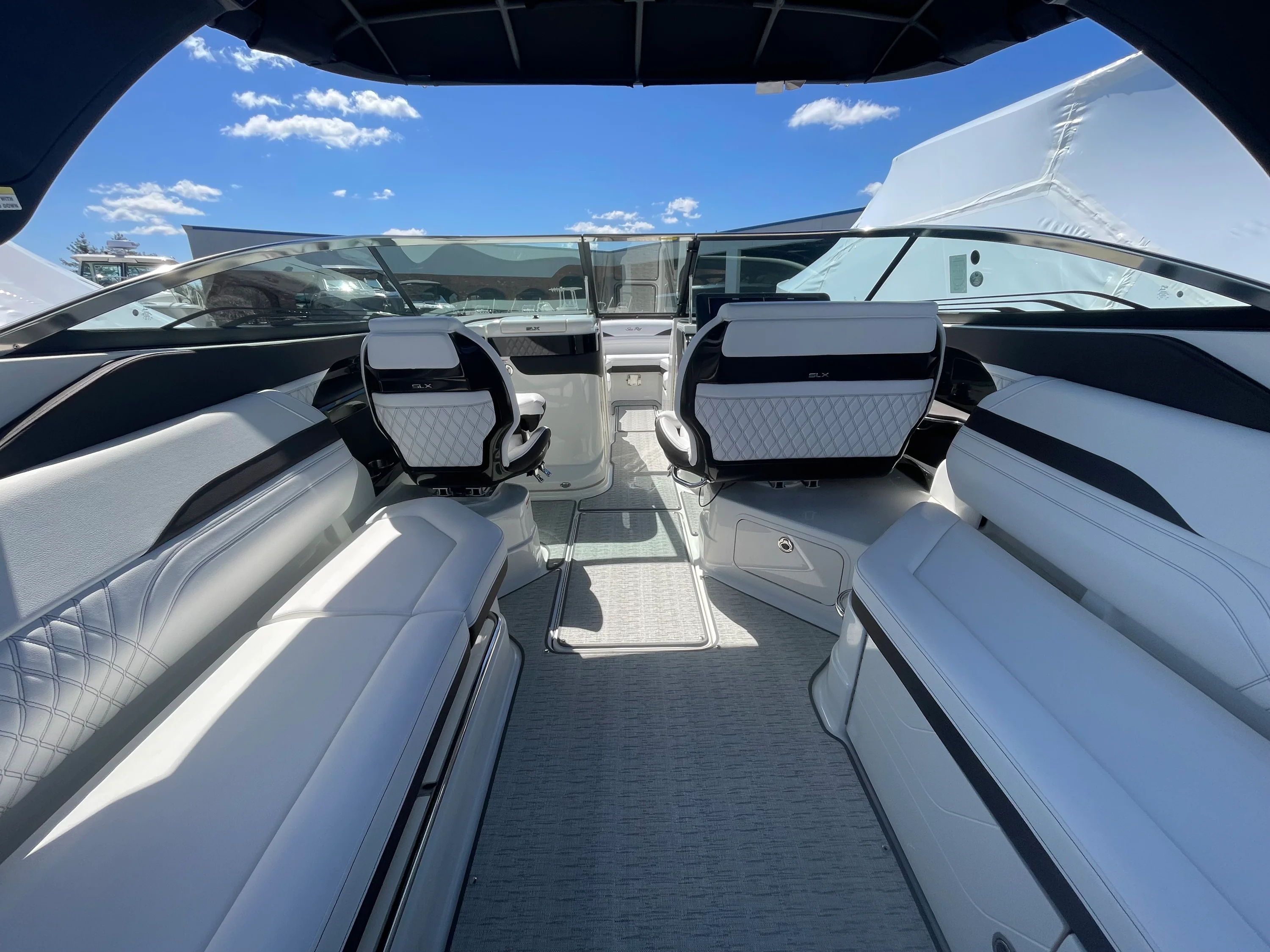 2026 Sea Ray SLX 280 Outboard Image Thumbnail #7