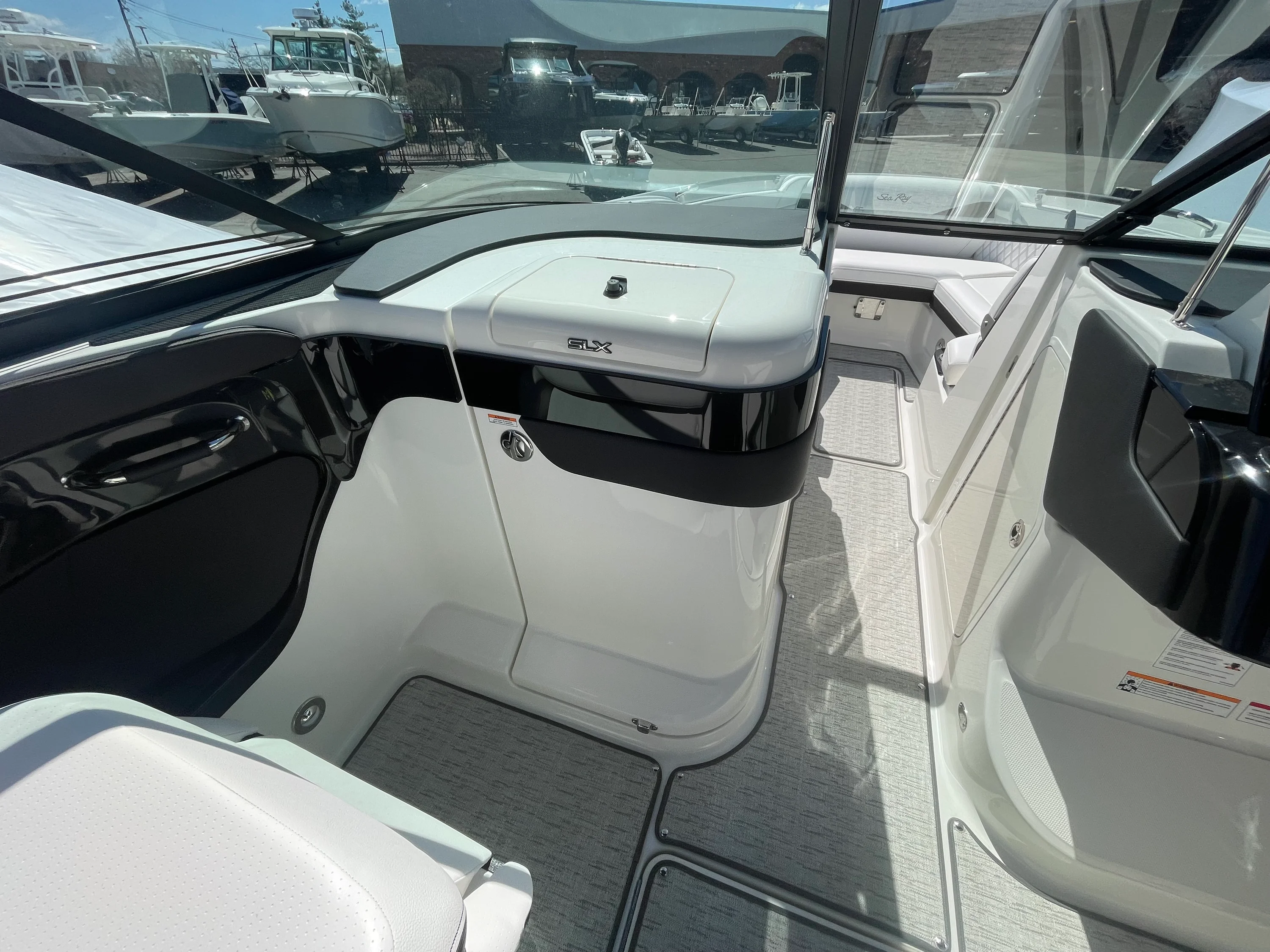 2026 Sea Ray SLX 280 Outboard Image Thumbnail #13
