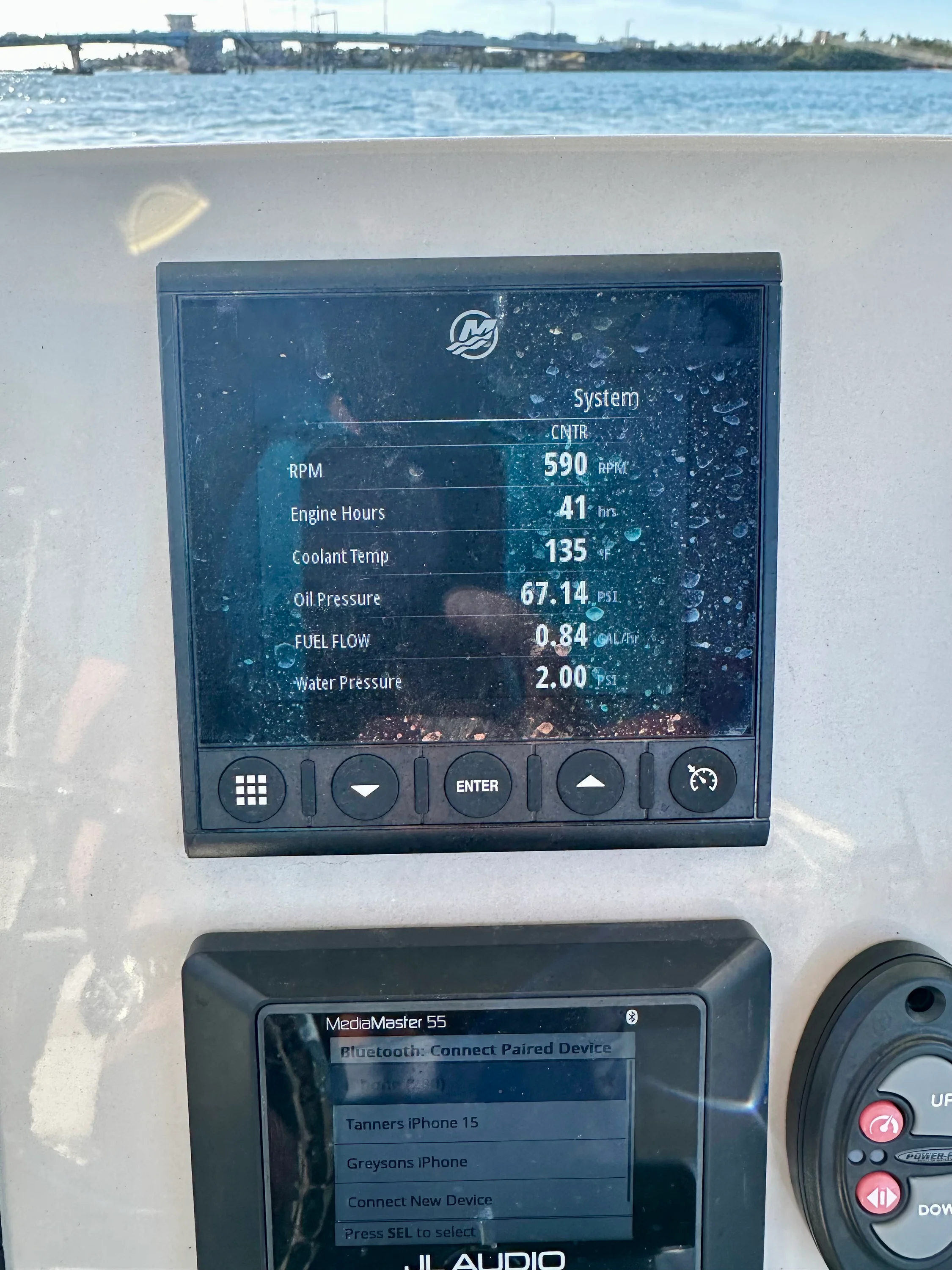 2025 Boston Whaler 220 DAUNTLESS Image Thumbnail #25