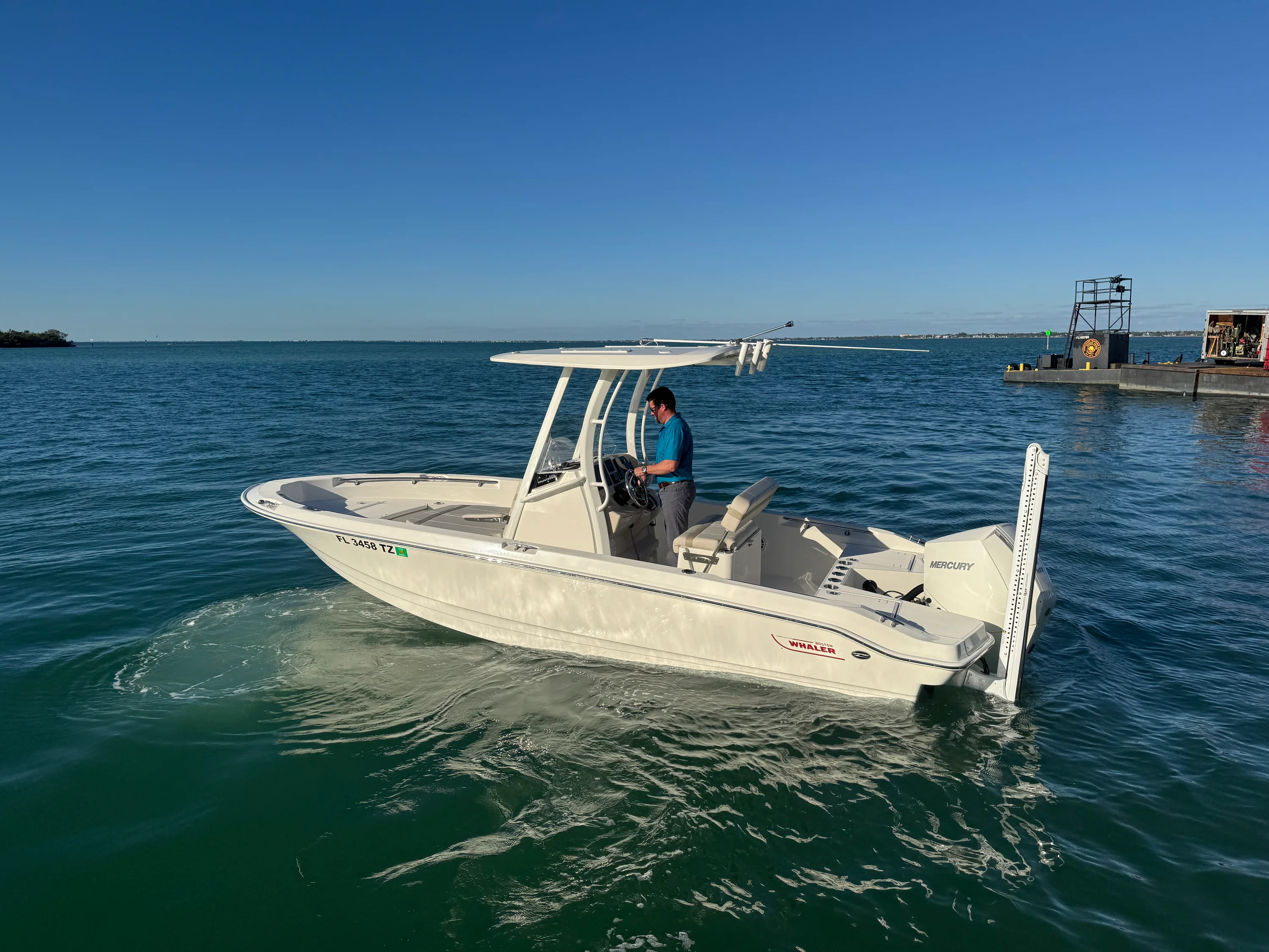 2025 Boston Whaler 220 DAUNTLESS Image Thumbnail #12