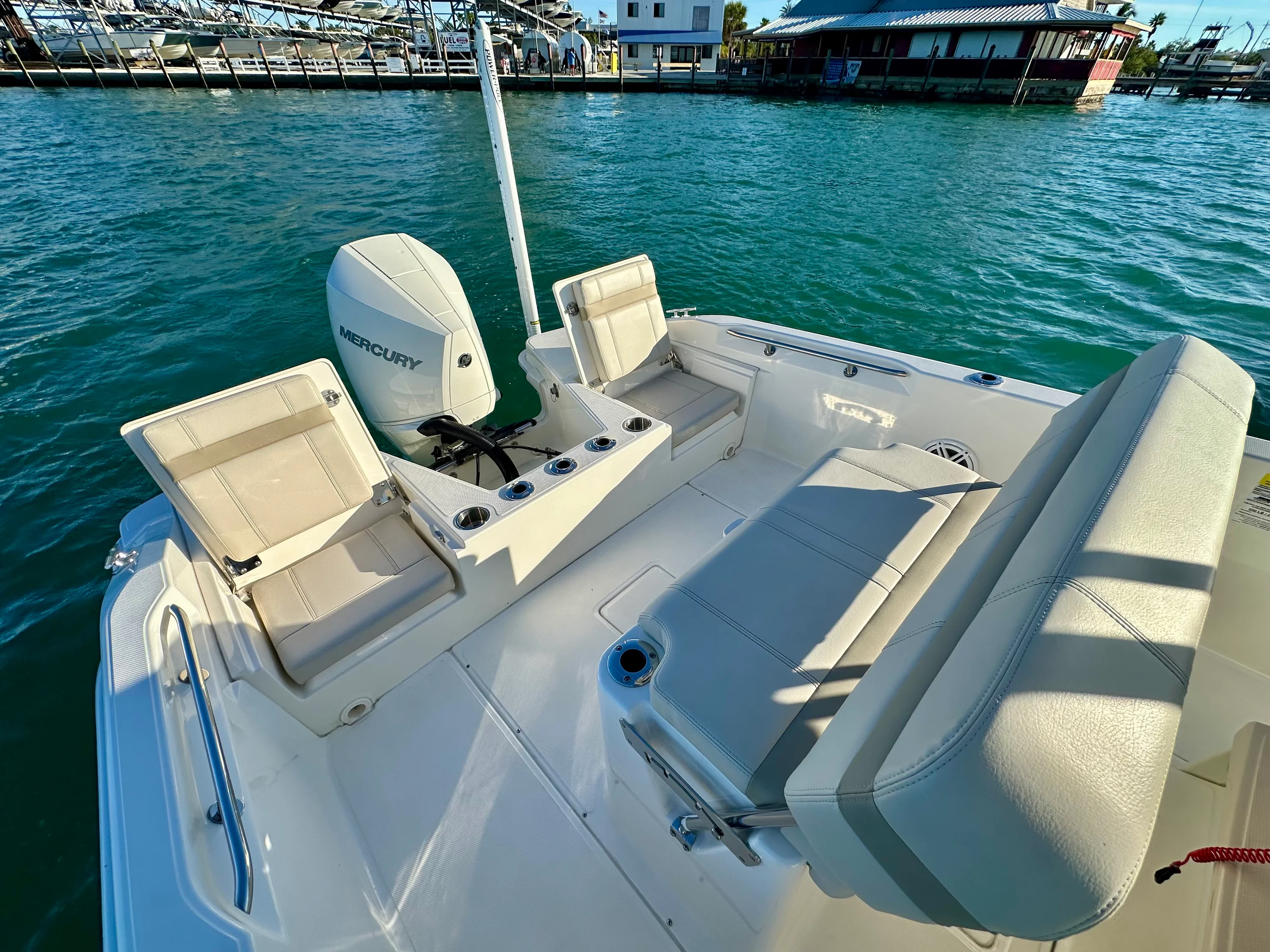 2025 Boston Whaler 220 DAUNTLESS Image Thumbnail #30