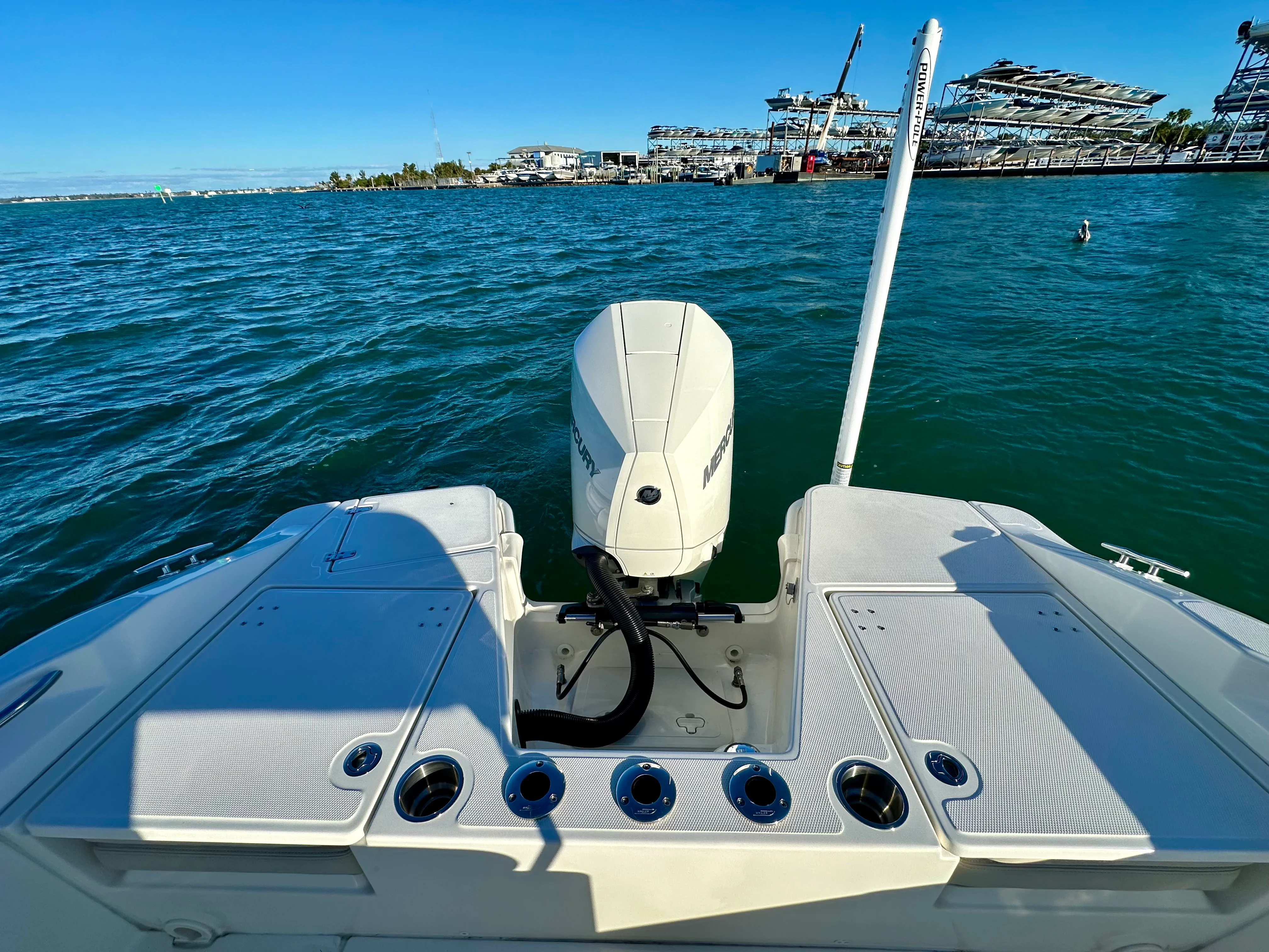 2025 Boston Whaler 220 DAUNTLESS Image Thumbnail #29