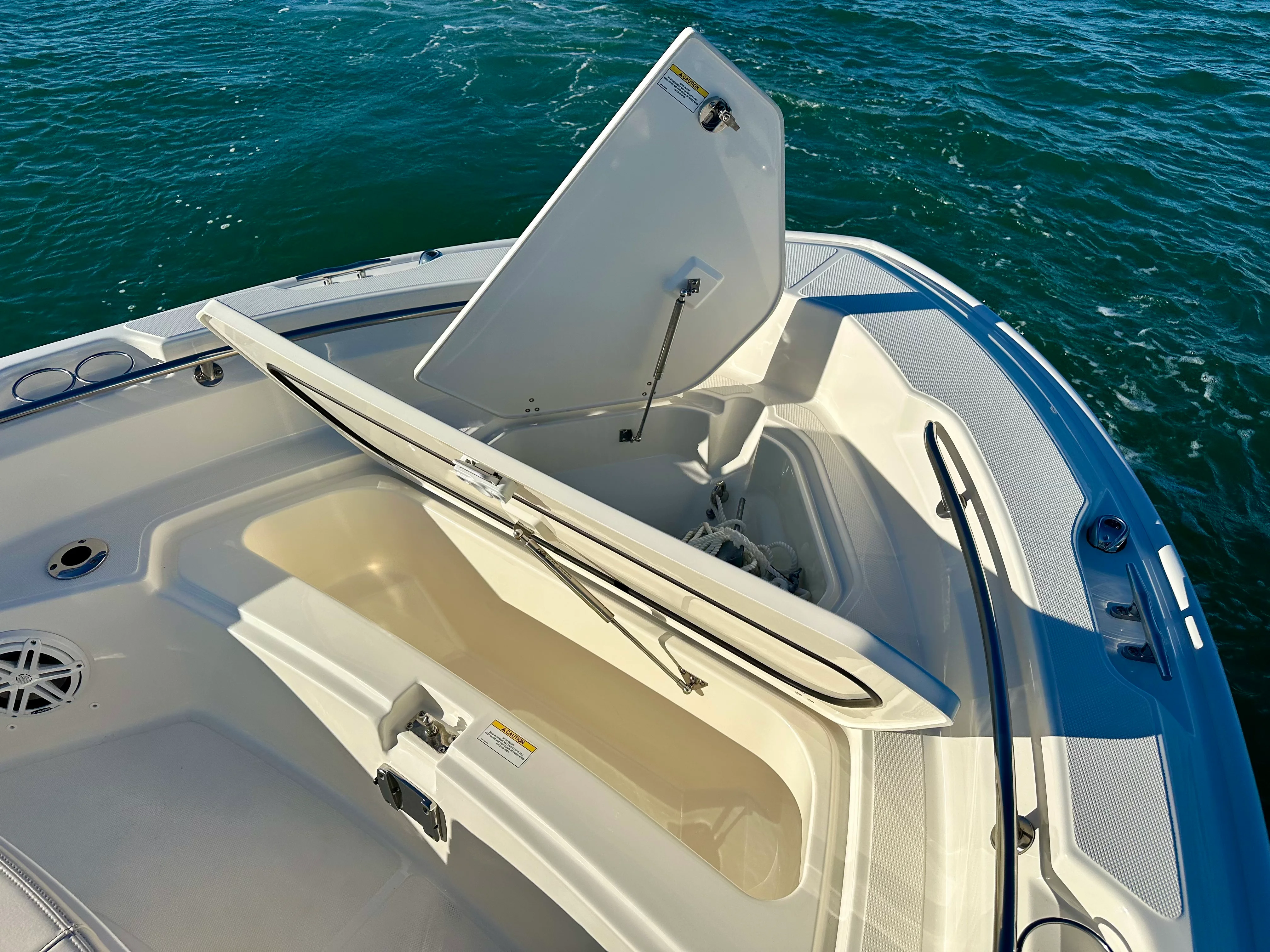2025 Boston Whaler 220 DAUNTLESS Image Thumbnail #20