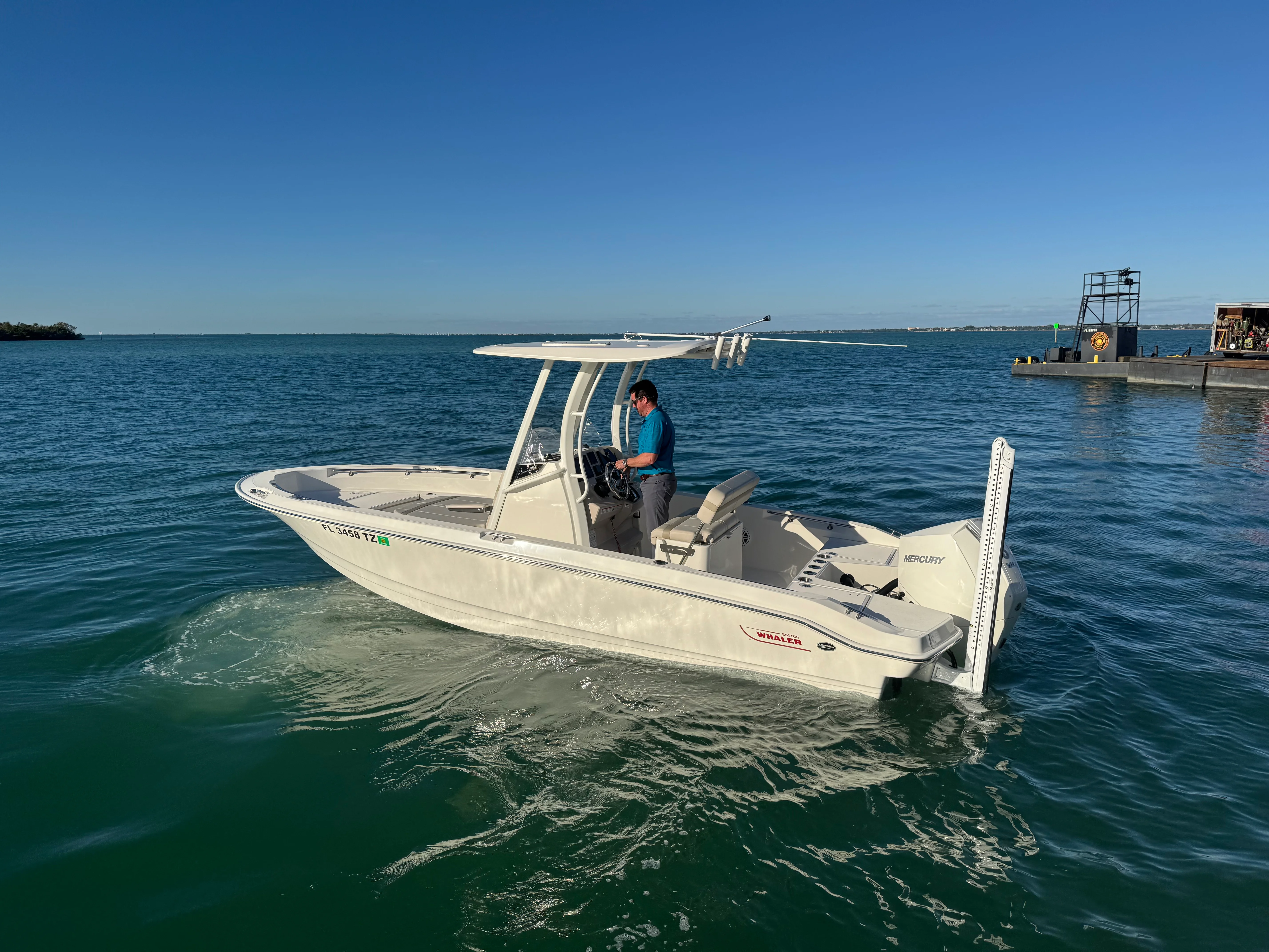 2025 Boston Whaler 220 DAUNTLESS Image Thumbnail #11