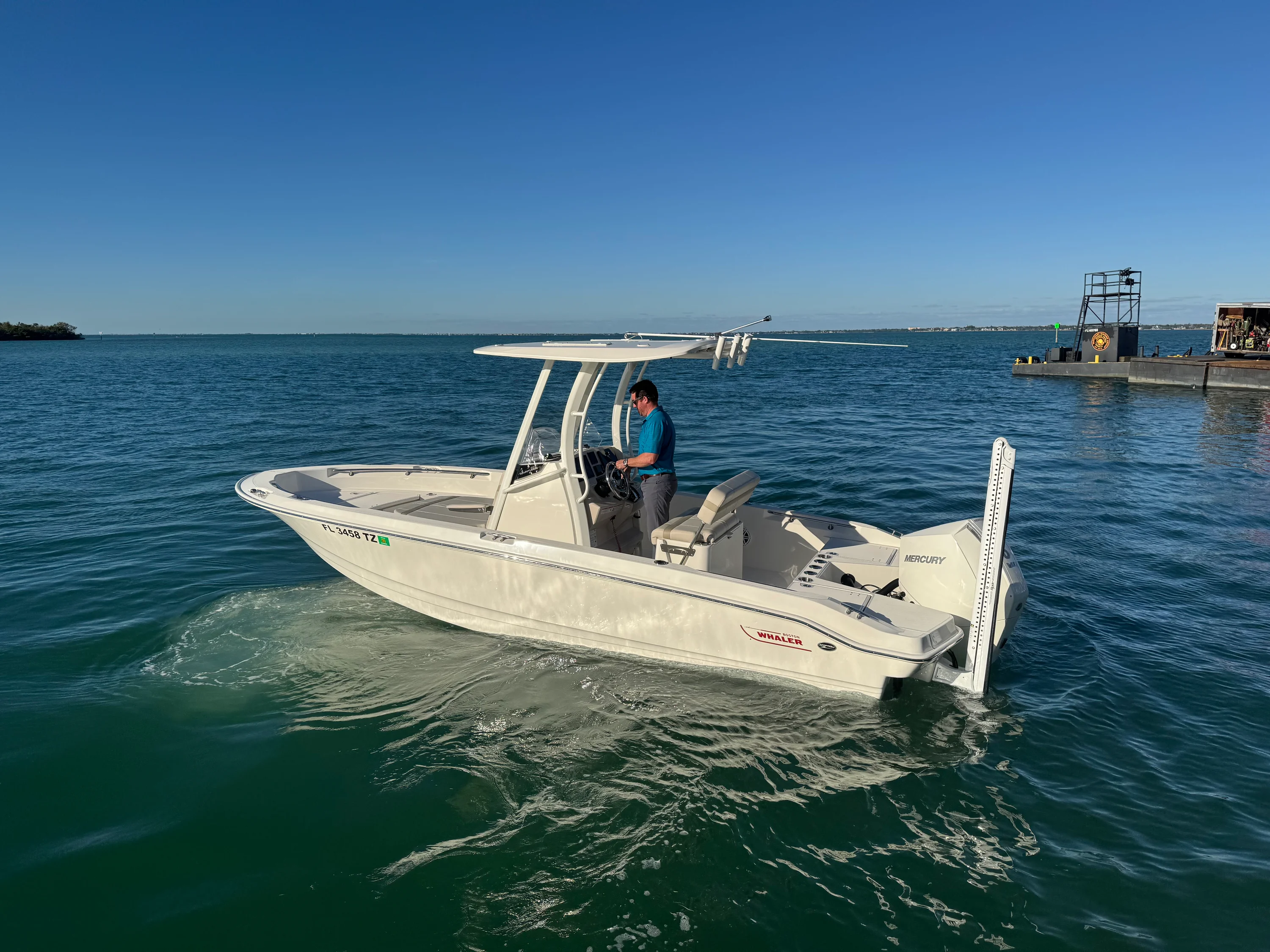 2025 Boston Whaler 220 DAUNTLESS Image Thumbnail #11
