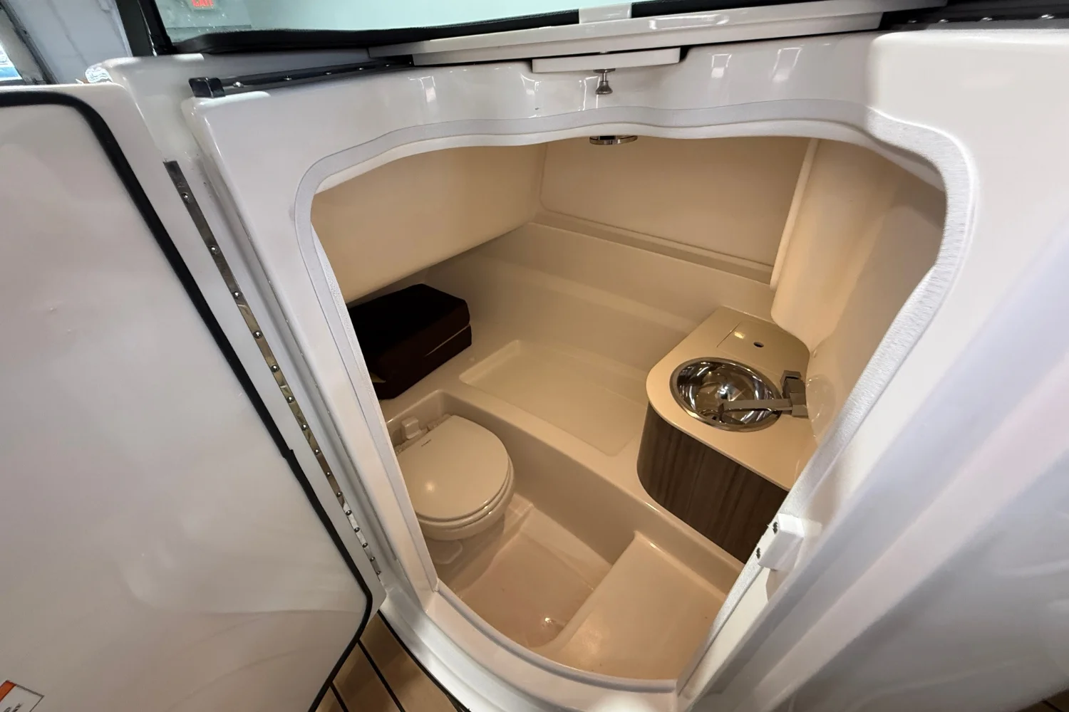 2026 Sea Ray SDX 250 Surf Image Thumbnail #29