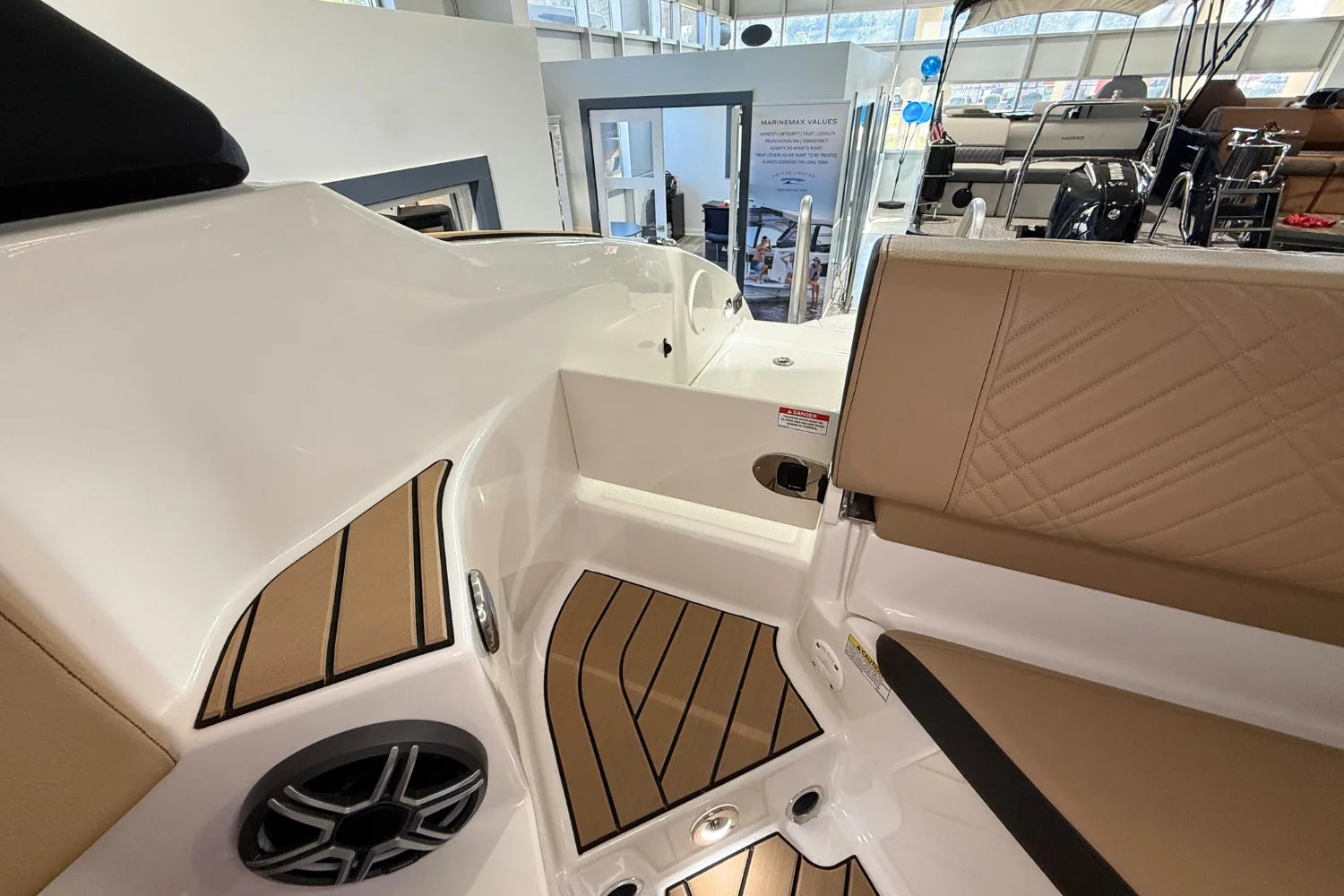 2026 Sea Ray SDX 250 Surf Image Thumbnail #11