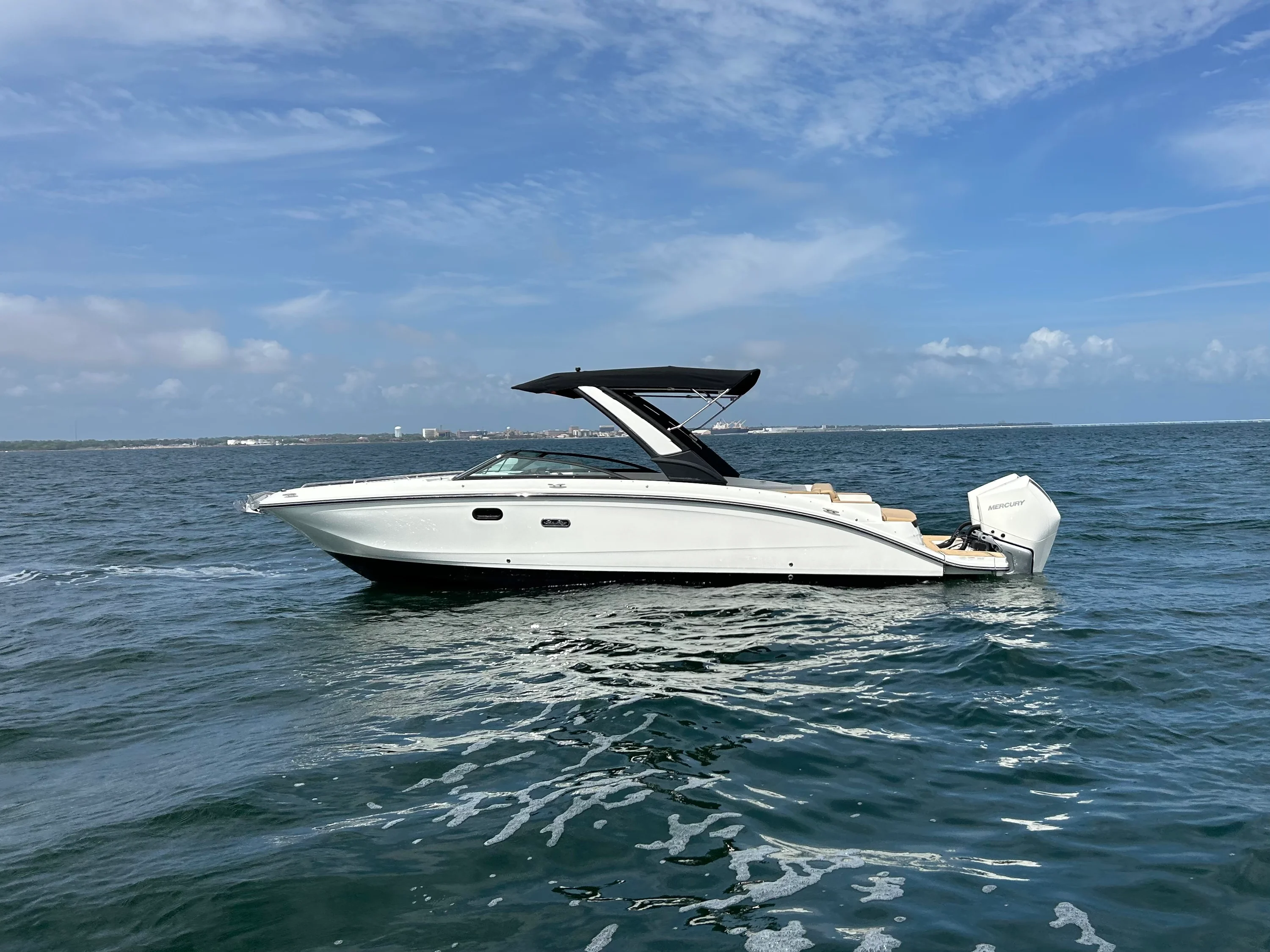 2026 Sea Ray SDX 290 Outboard Image Thumbnail #2