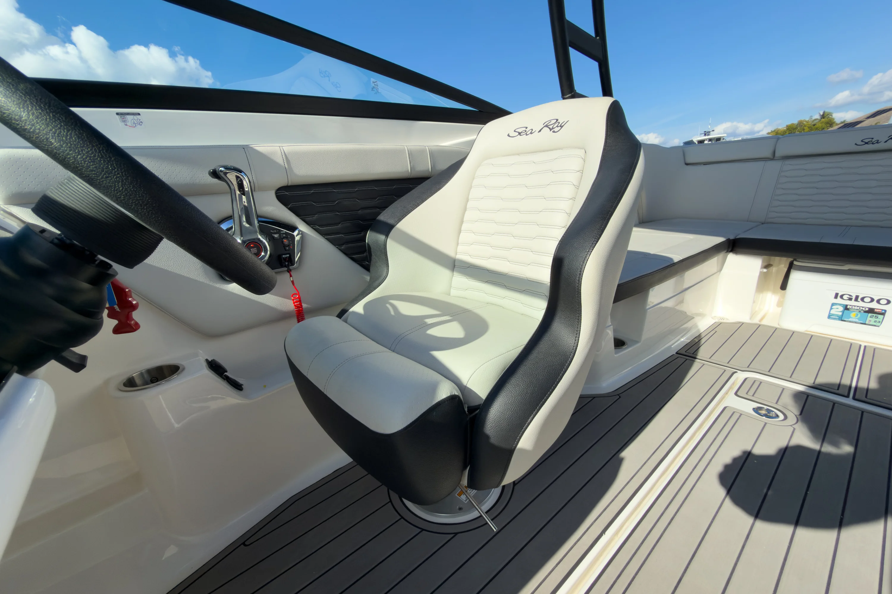 2024 Sea Ray SPX 230 Outboard Image Thumbnail #13