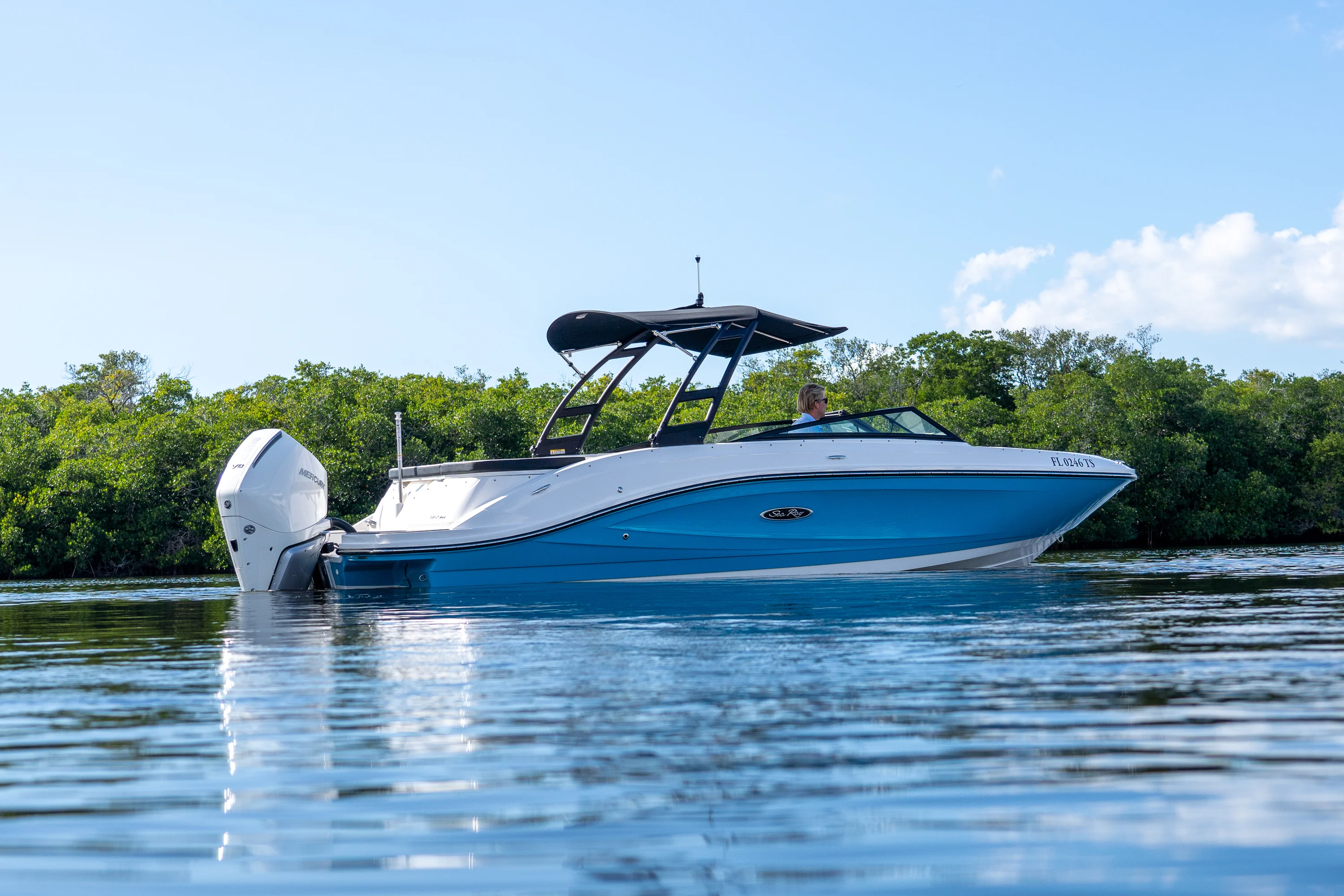 2024 Sea Ray SPX 230 Outboard Image Thumbnail #21