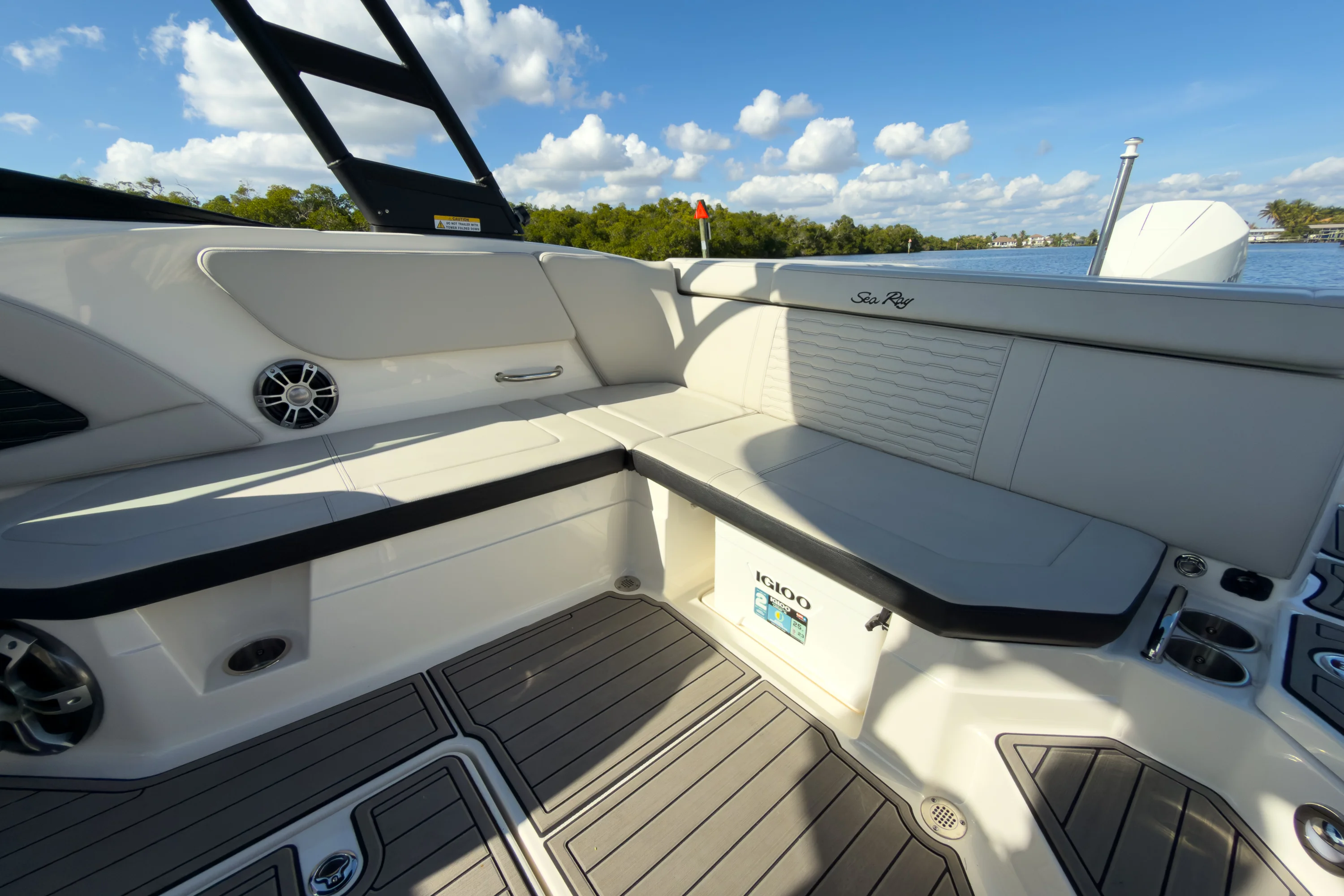 2024 Sea Ray SPX 230 Outboard Image Thumbnail #9