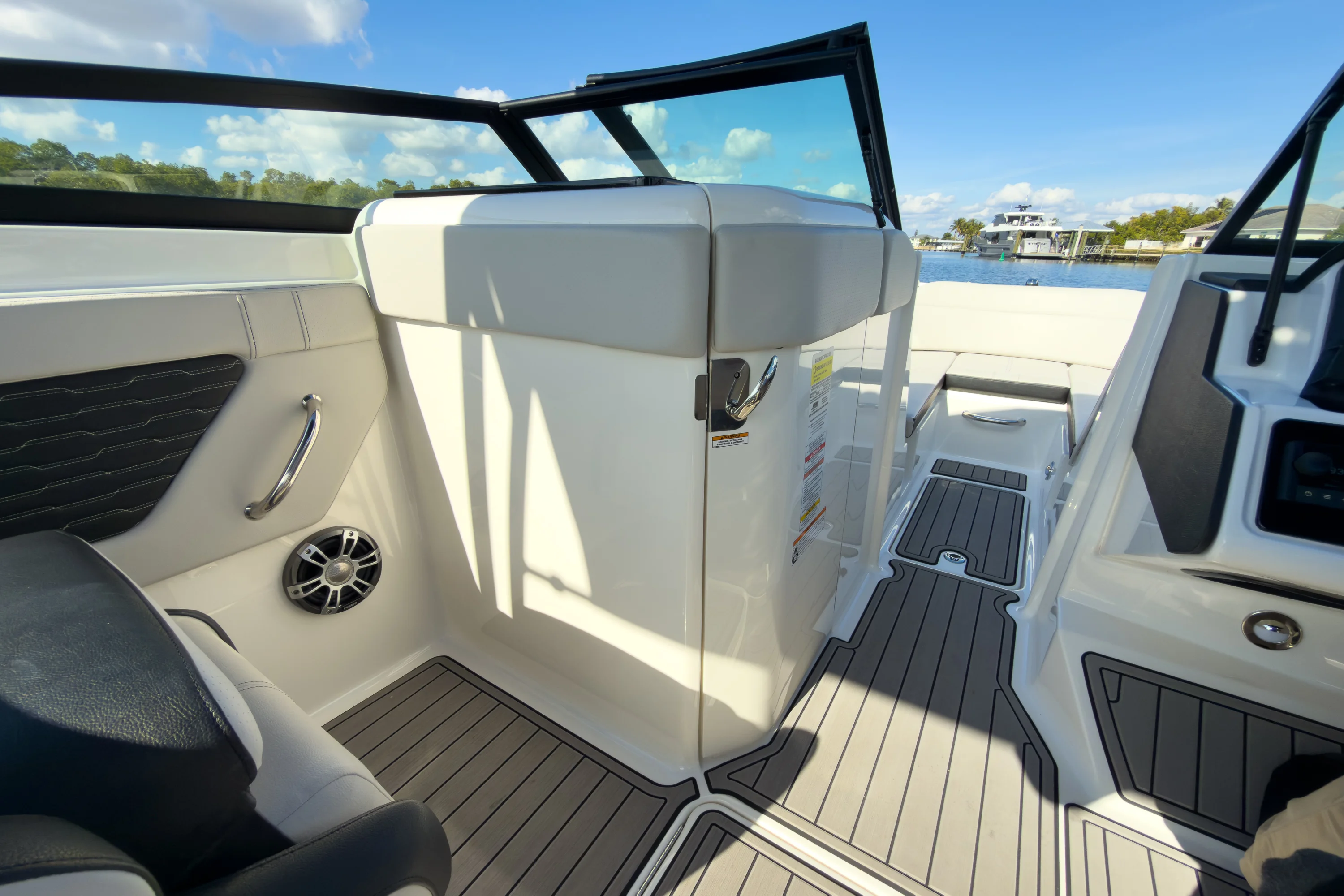 2024 Sea Ray SPX 230 Outboard Image Thumbnail #15