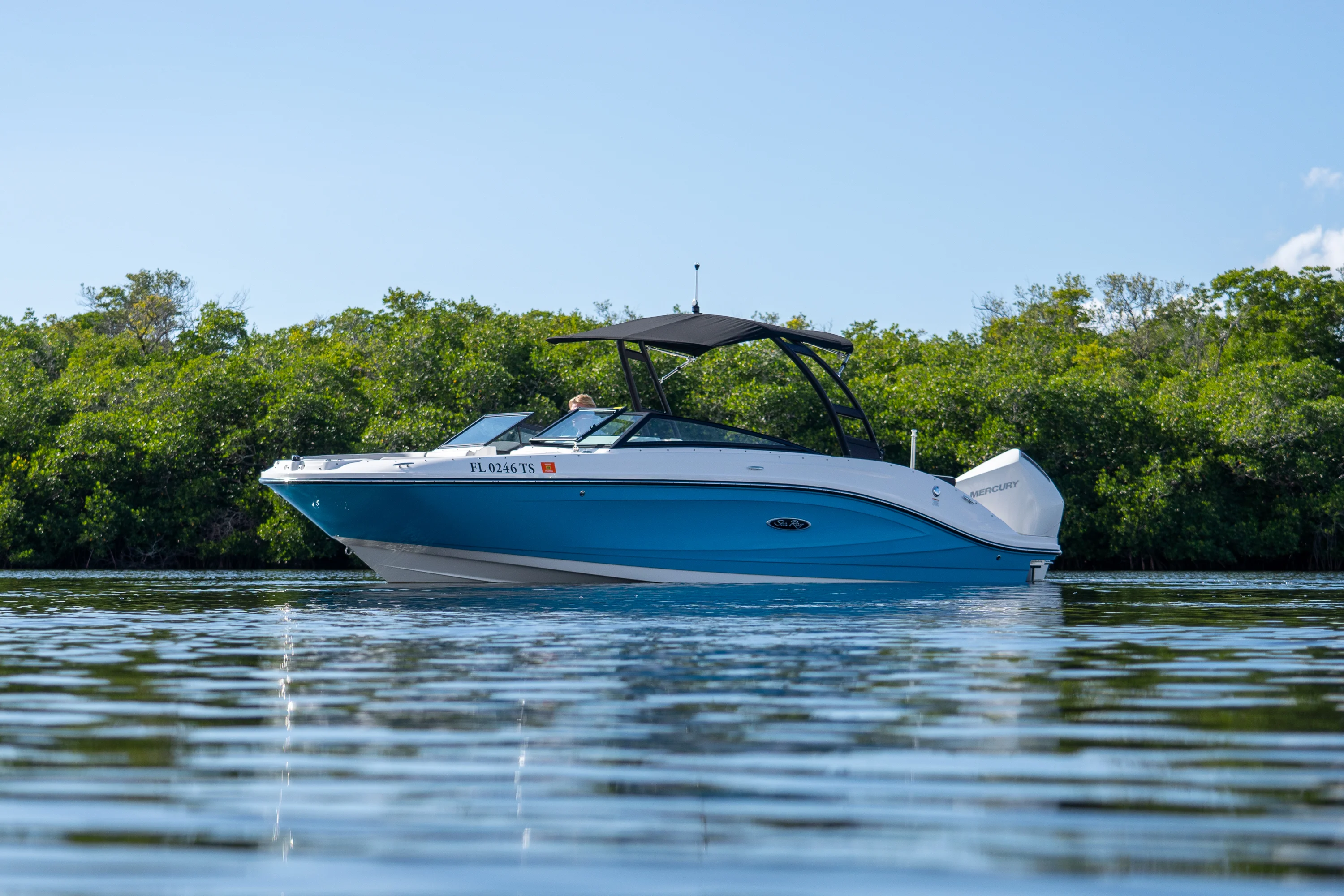 2024 Sea Ray SPX 230 Outboard Image Thumbnail #2