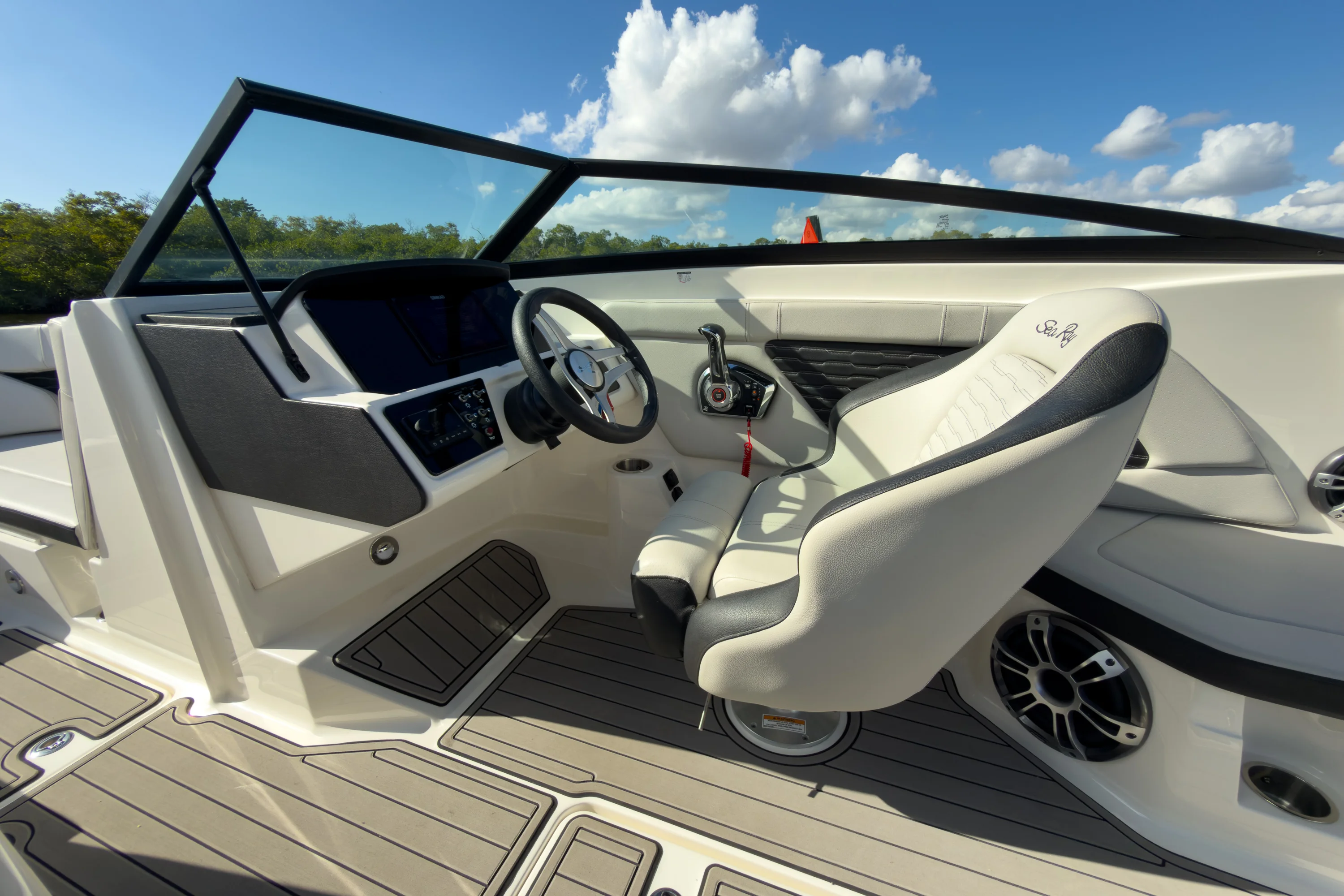 2024 Sea Ray SPX 230 Outboard Image Thumbnail #11