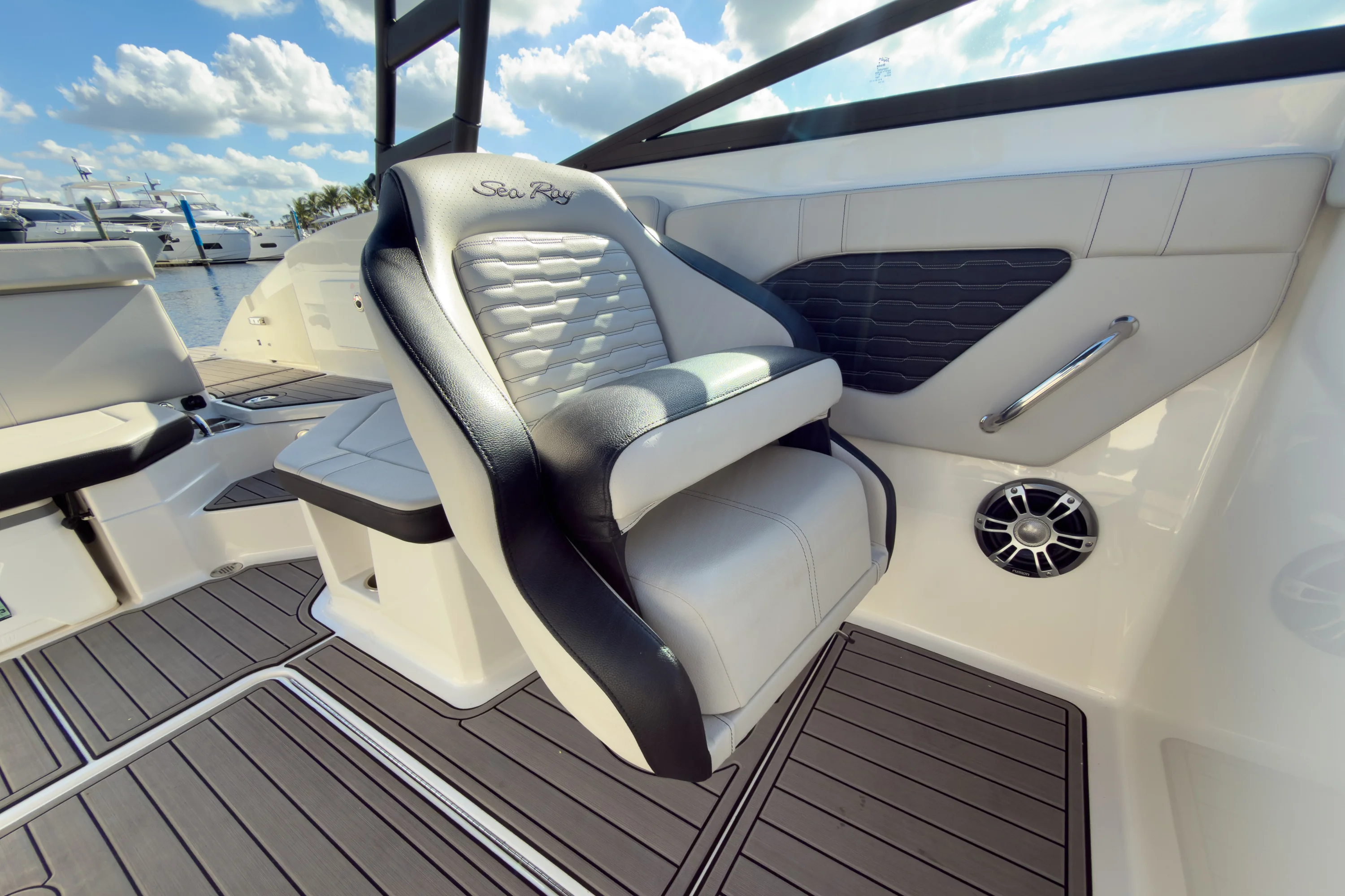 2024 Sea Ray SPX 230 Outboard Image Thumbnail #14