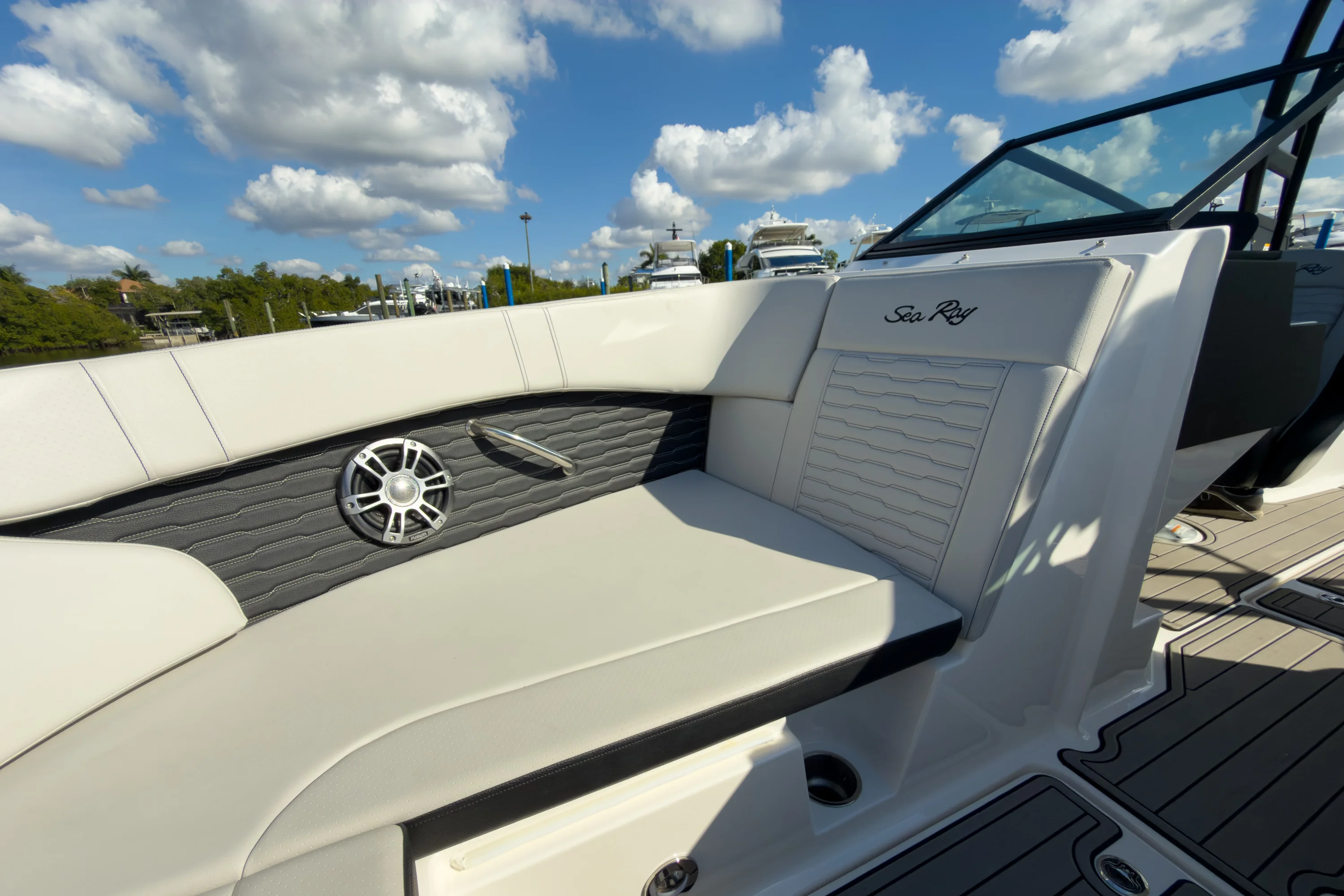 2024 Sea Ray SPX 230 Outboard Image Thumbnail #18