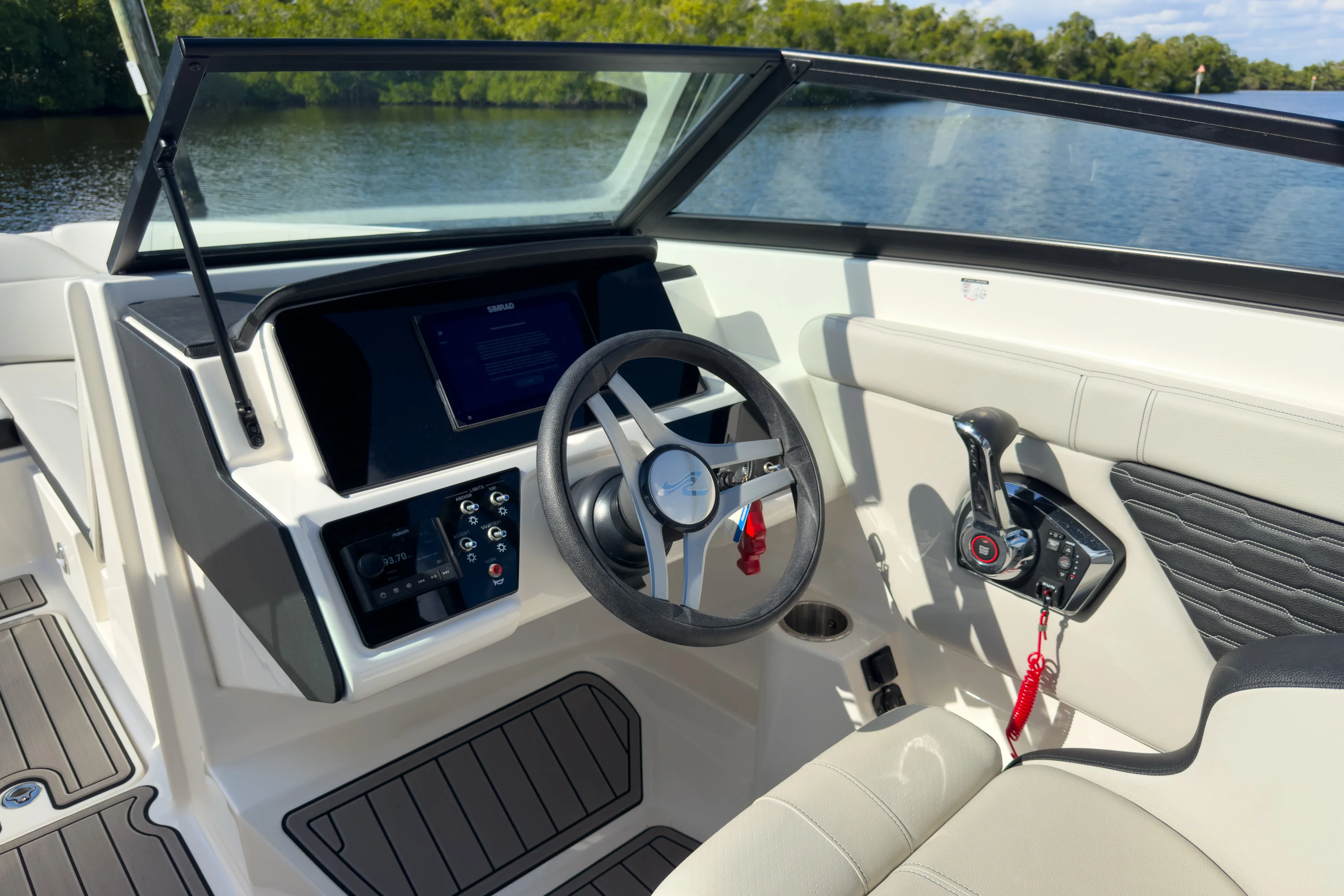 2024 Sea Ray SPX 230 Outboard Image Thumbnail #12