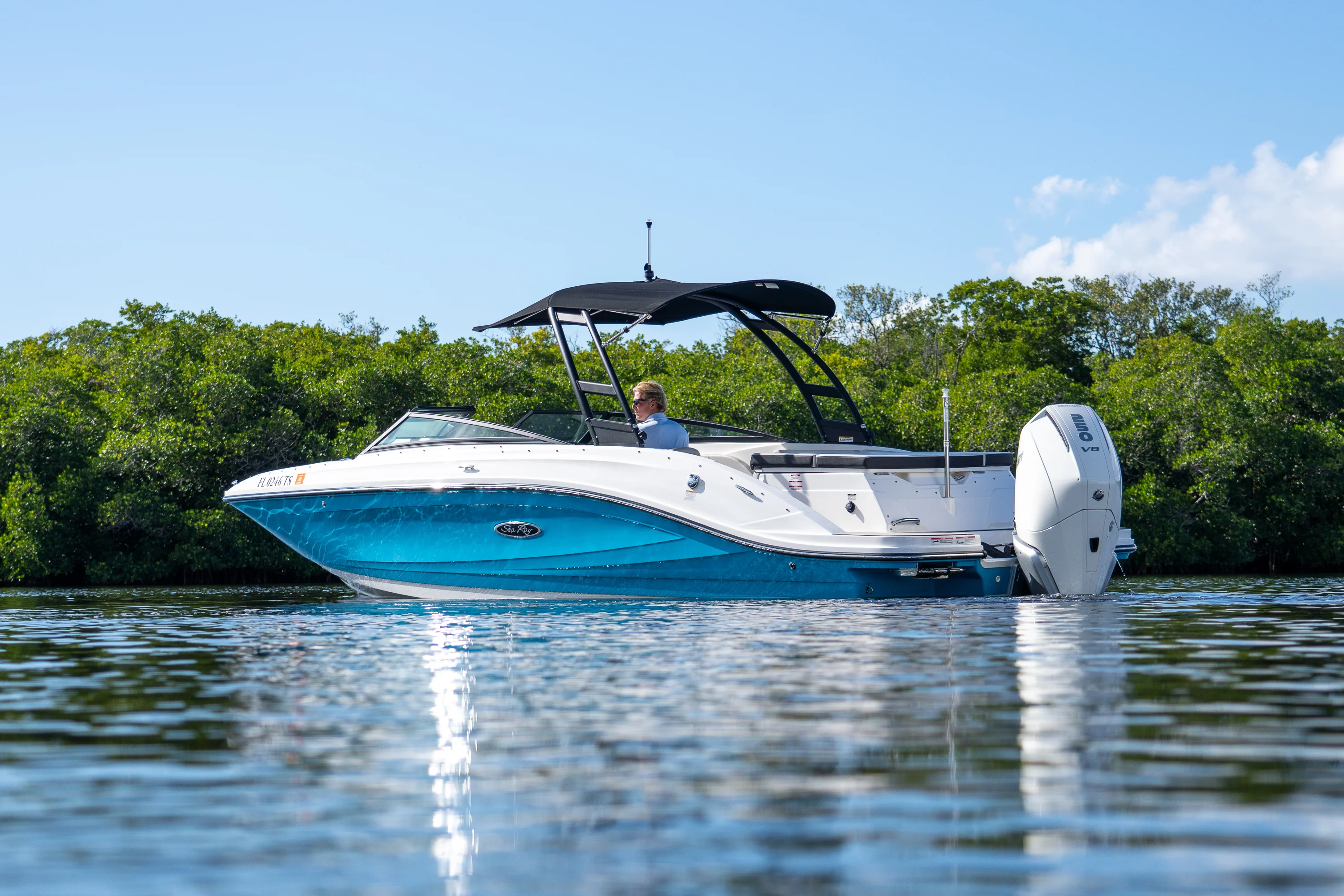 2024 Sea Ray SPX 230 Outboard Image Thumbnail #3