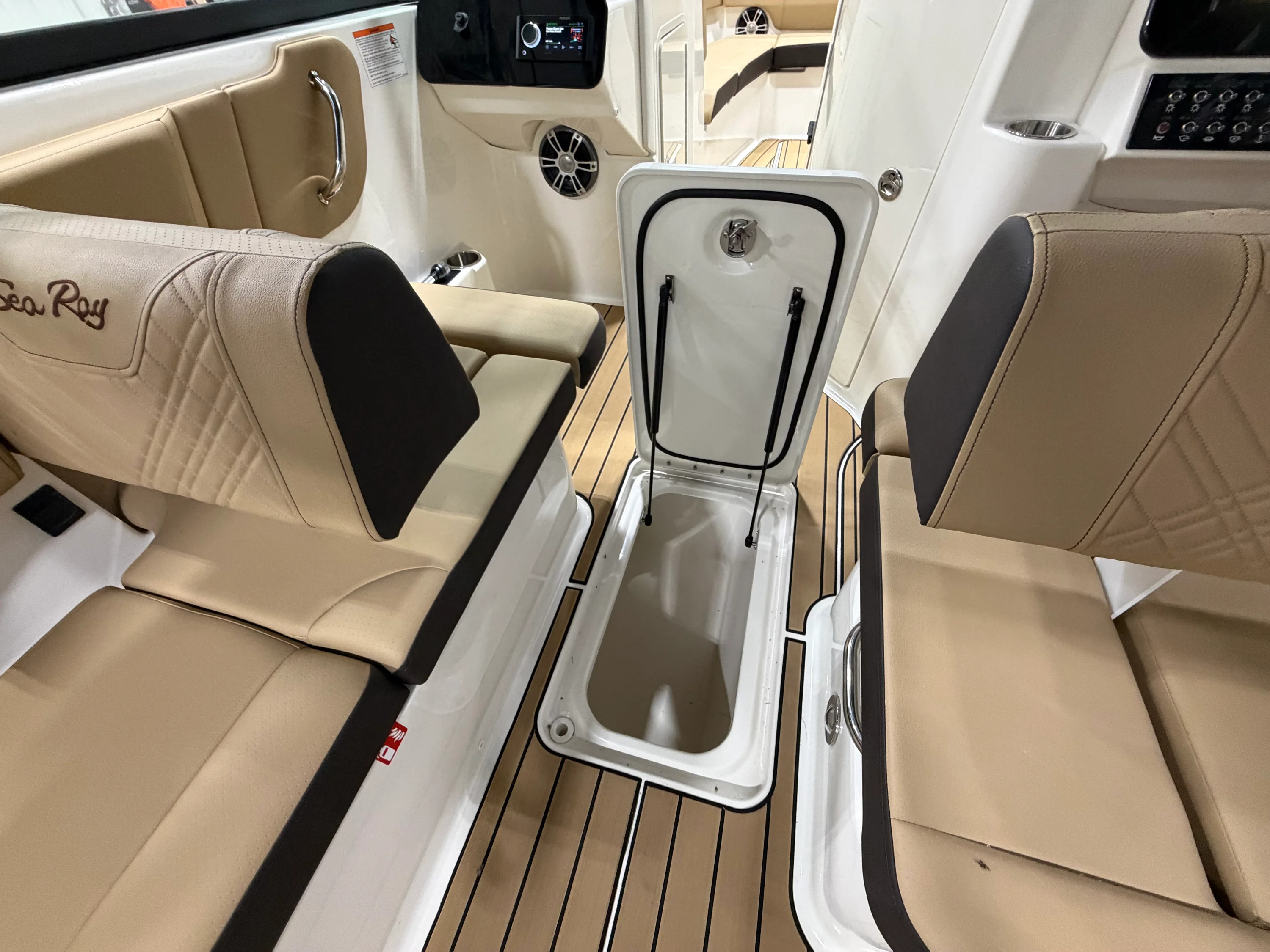2026 Sea Ray SDX 270 Image Thumbnail #26
