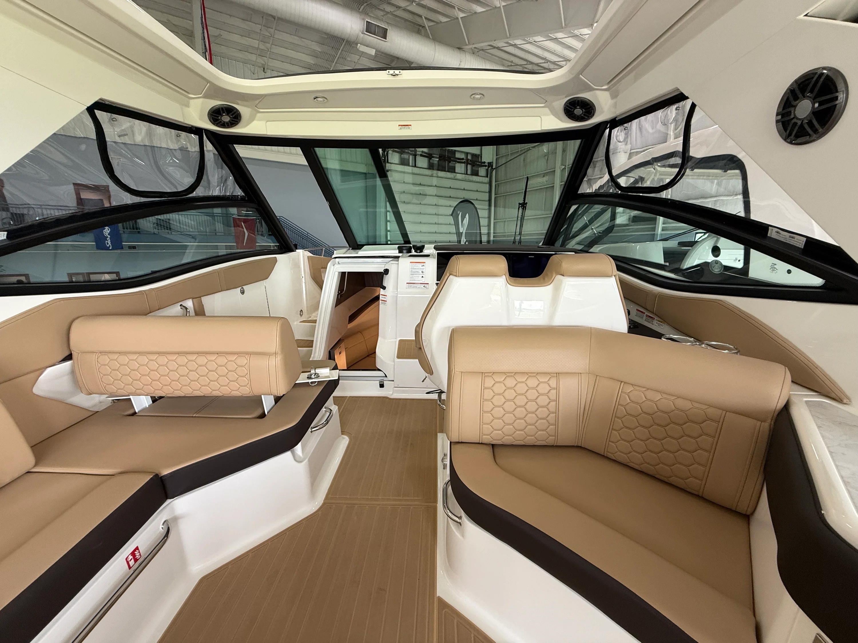 2026 Sea Ray Sundancer 320 Image Thumbnail #3