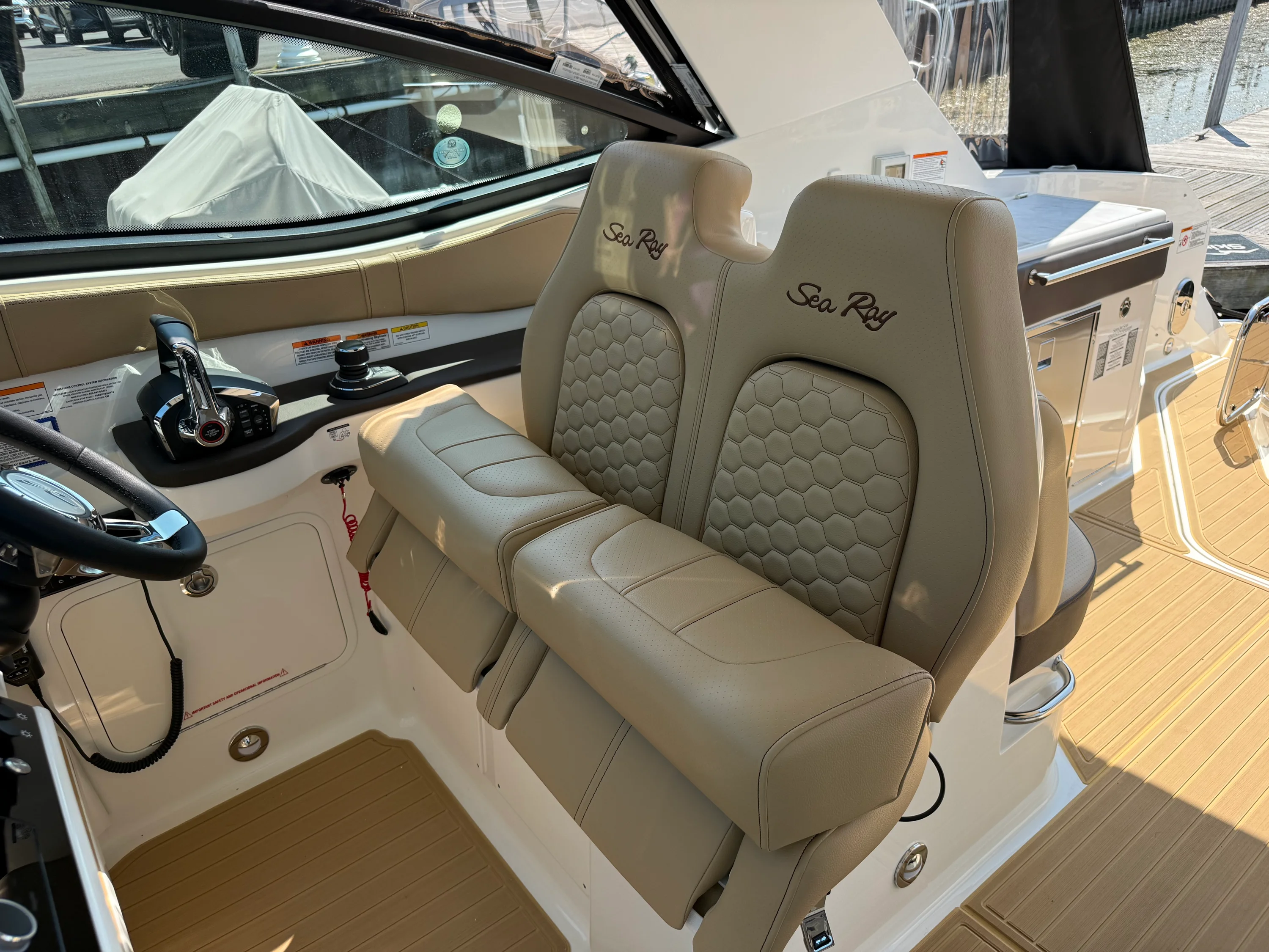 2026 Sea Ray Sundancer 320 Image Thumbnail #18