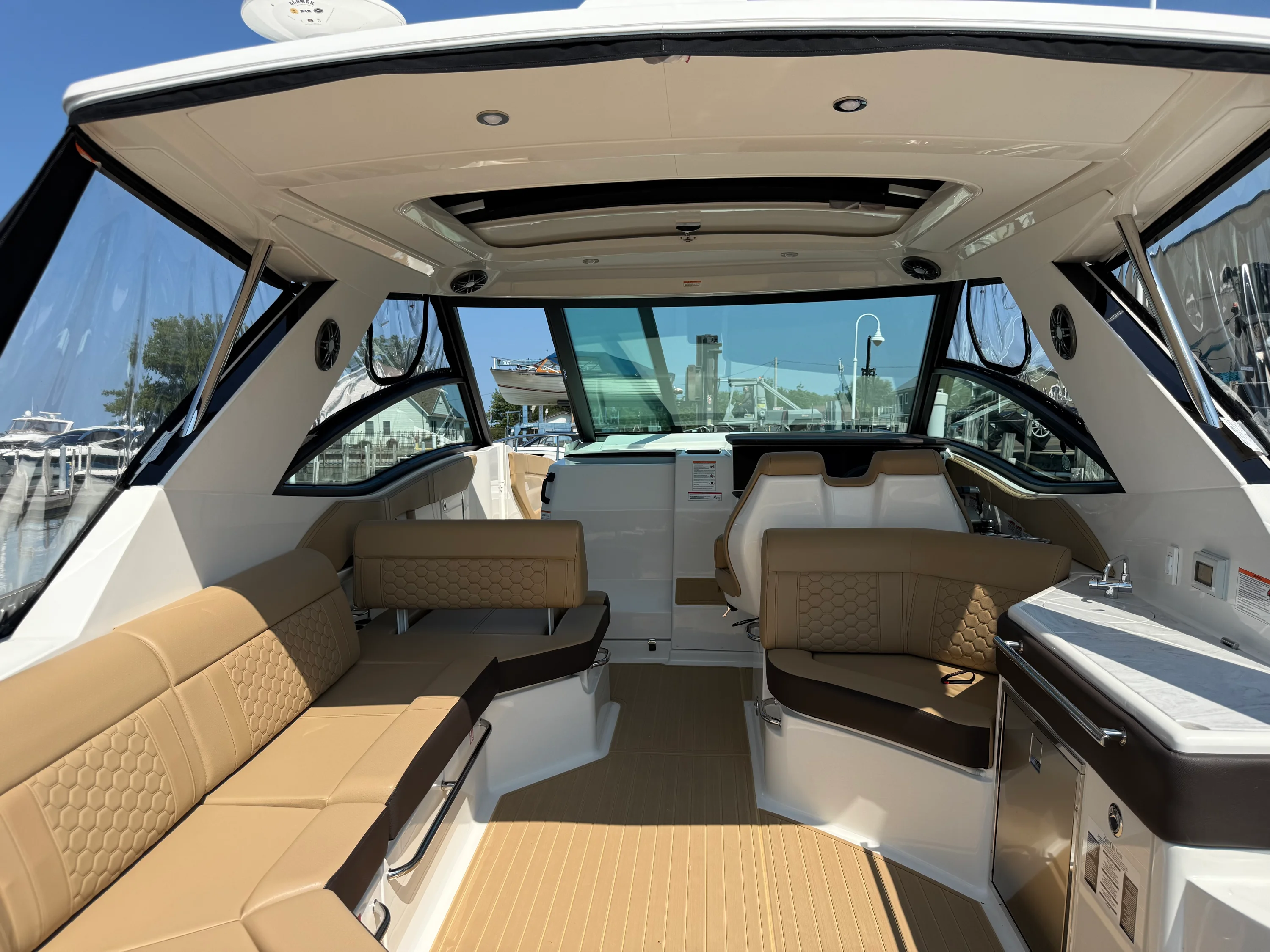 2026 Sea Ray Sundancer 320 Image Thumbnail #9