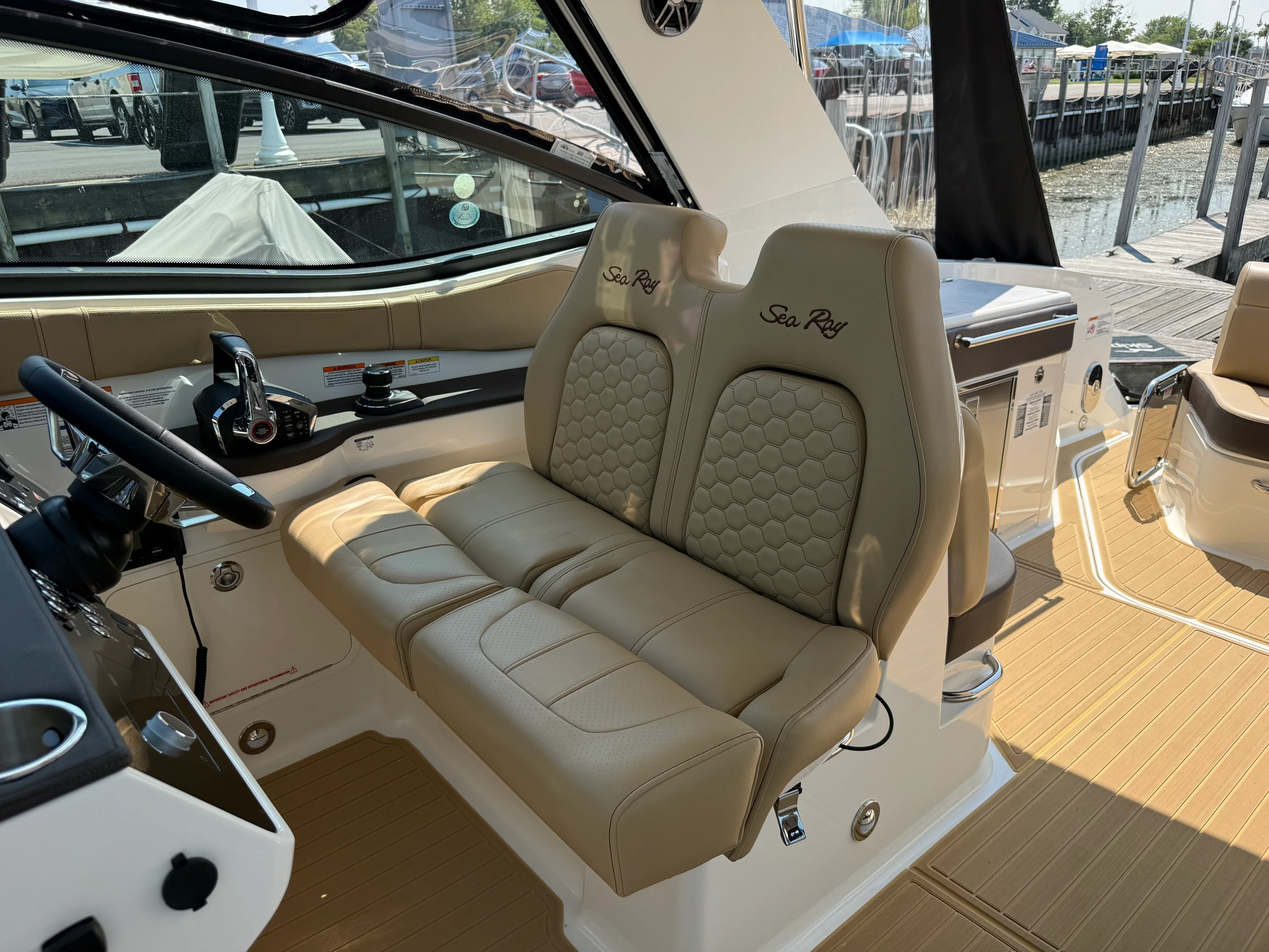 2026 Sea Ray Sundancer 320 Image Thumbnail #17