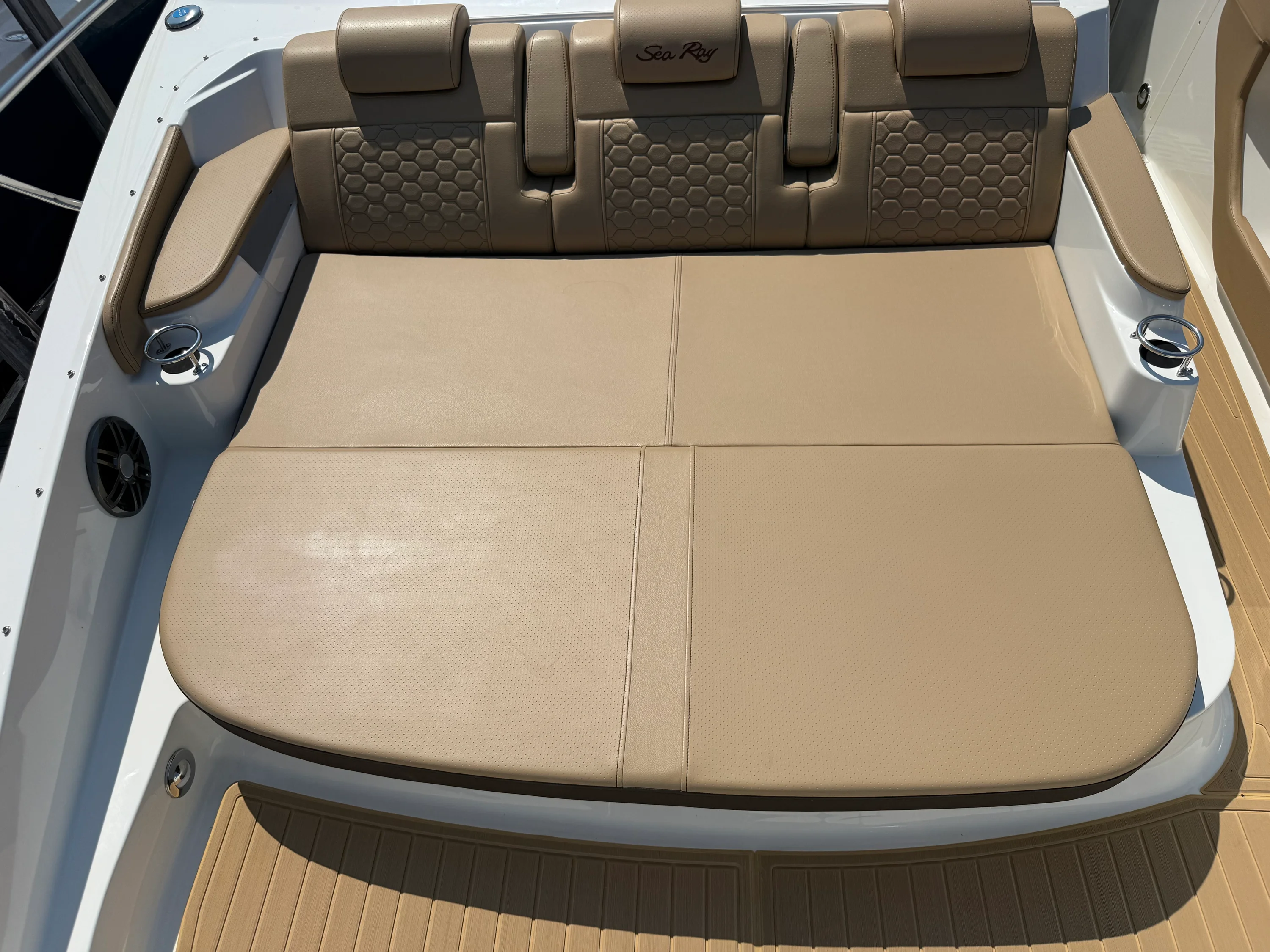 2026 Sea Ray Sundancer 320 Image Thumbnail #35