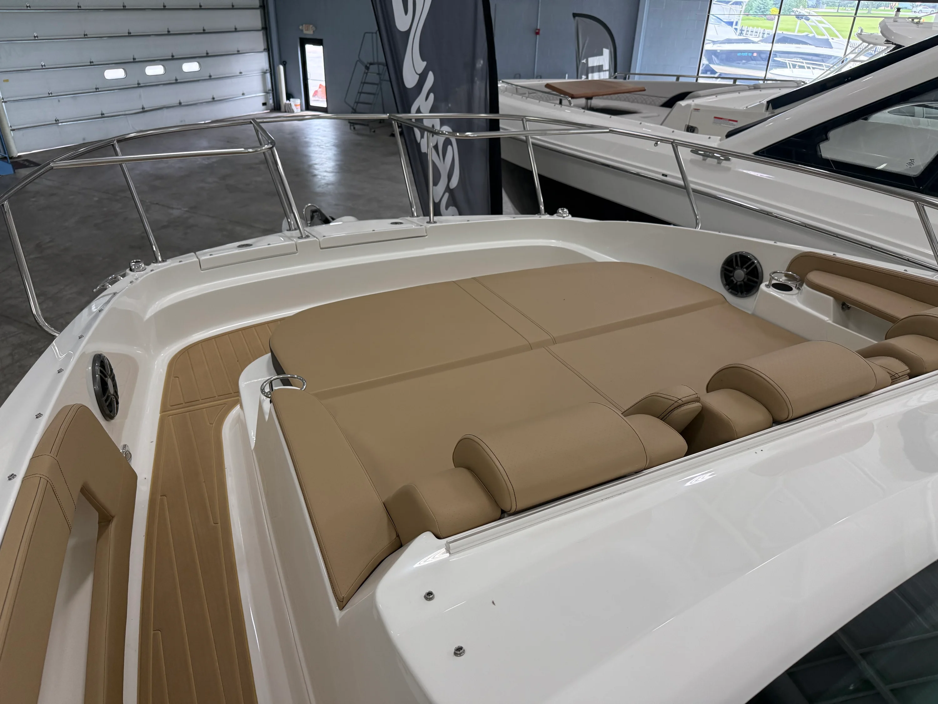 2026 Sea Ray Sundancer 320 Image Thumbnail #8